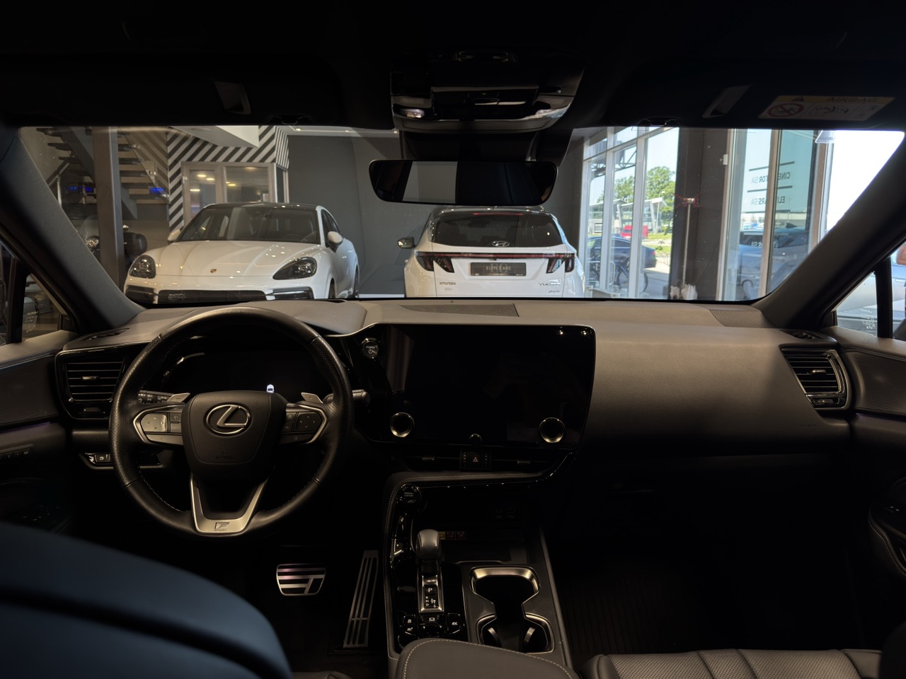 Car image 13