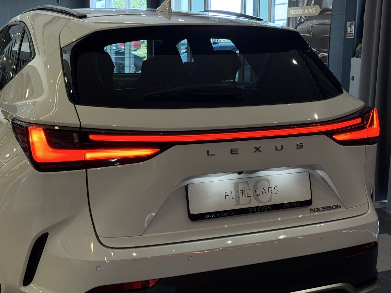 Car image 24