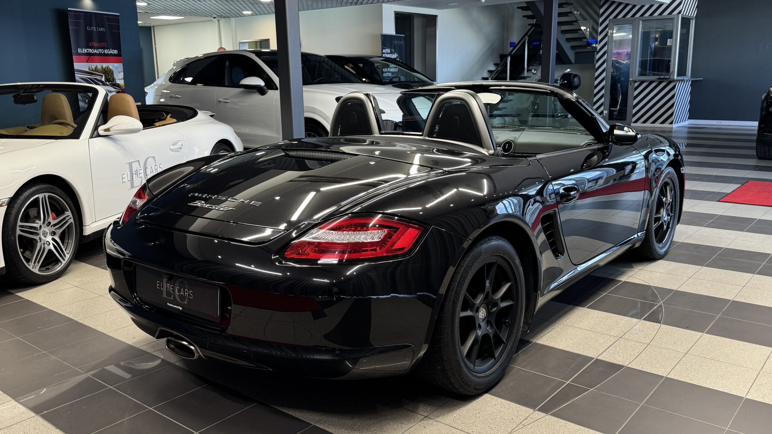 Car image 4