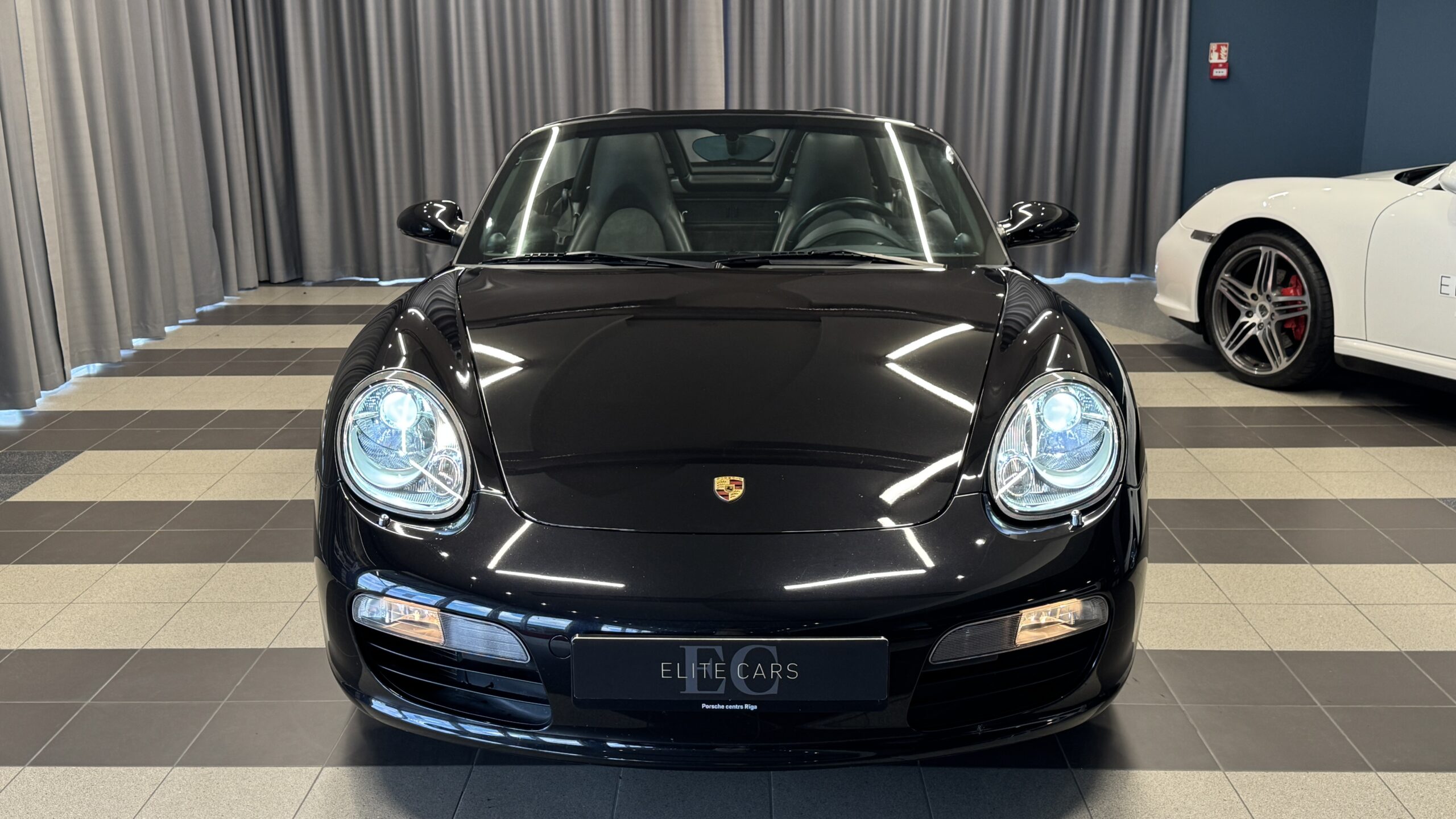 Car image 7