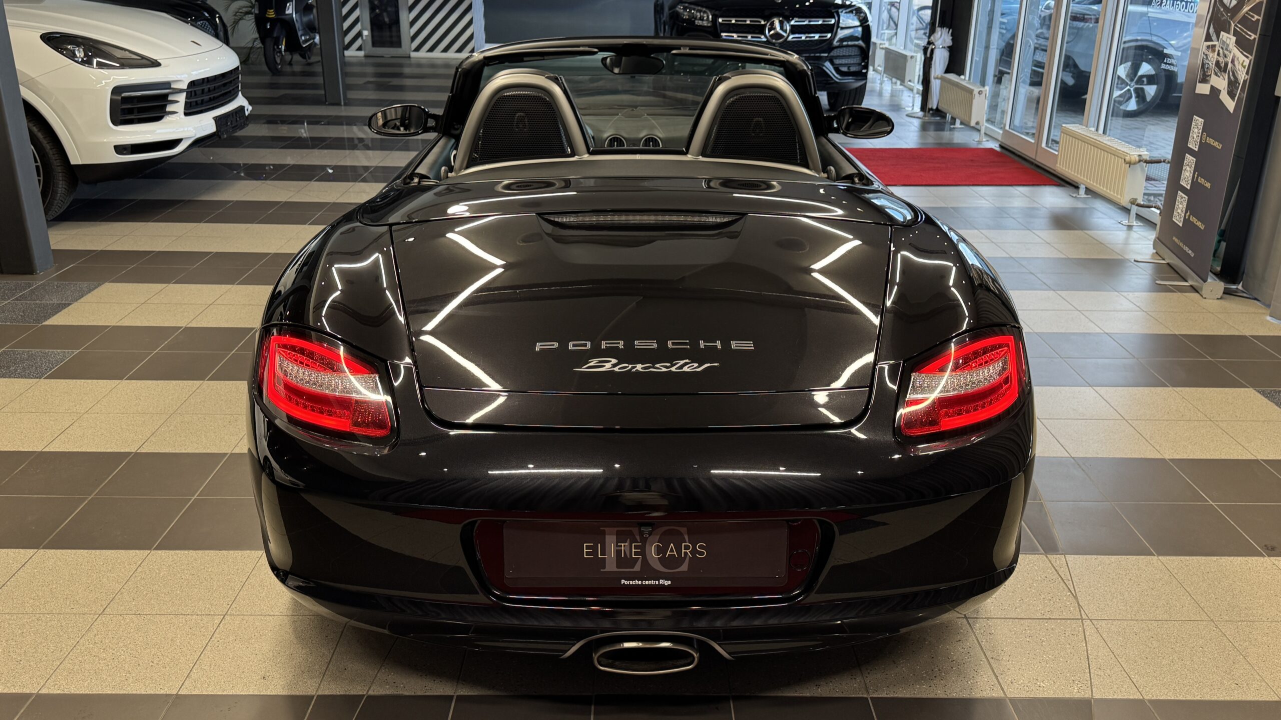 Car image 8