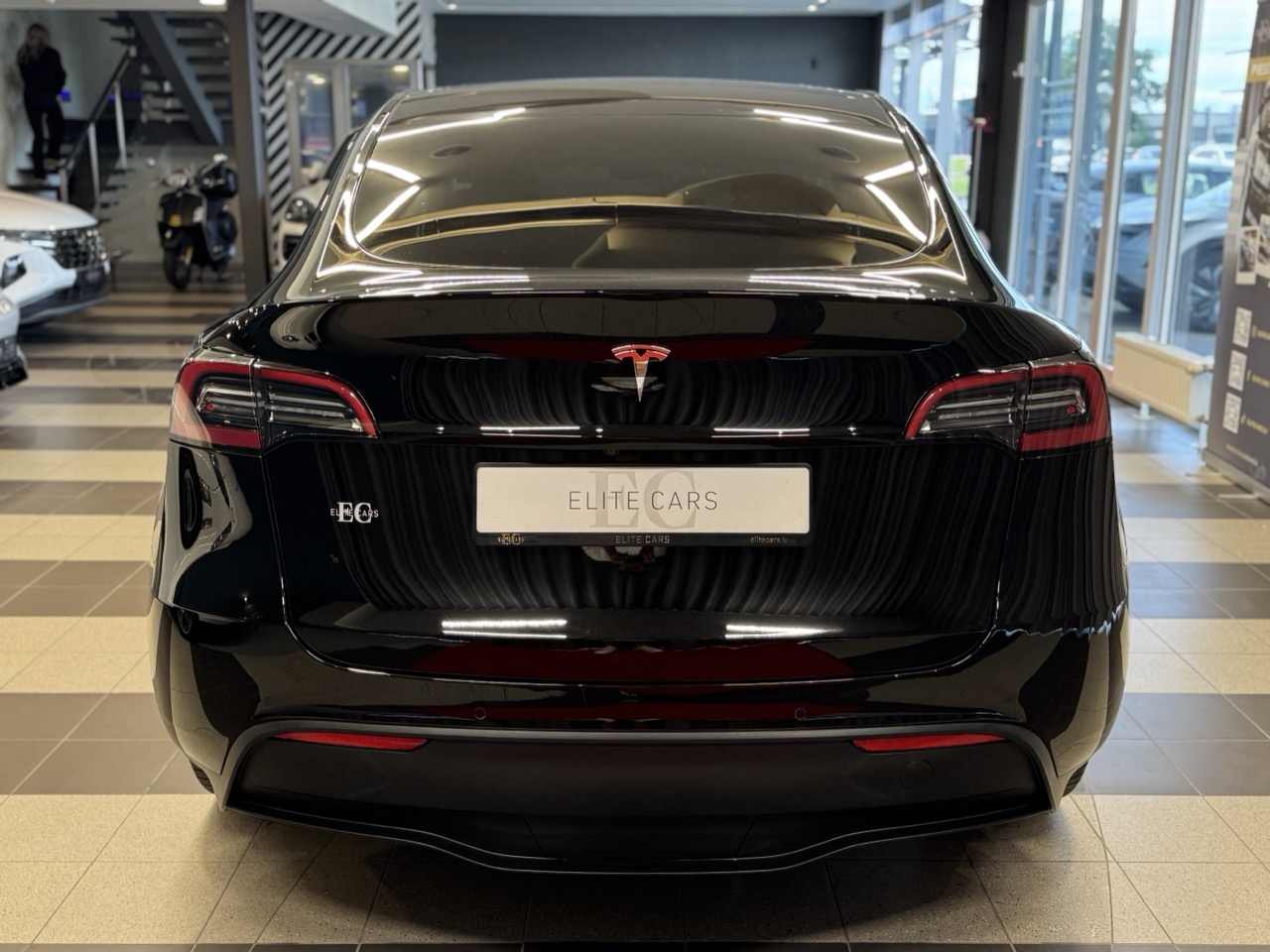 Car image 5