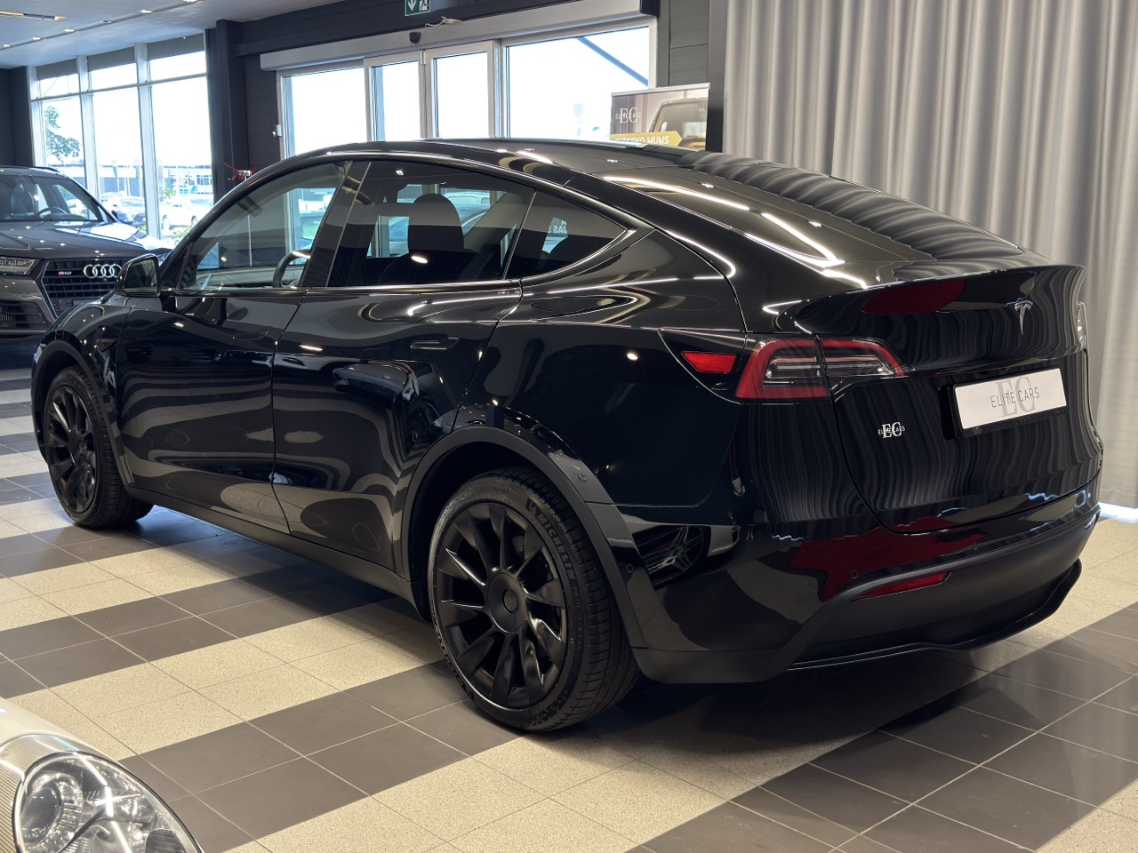Car image 6