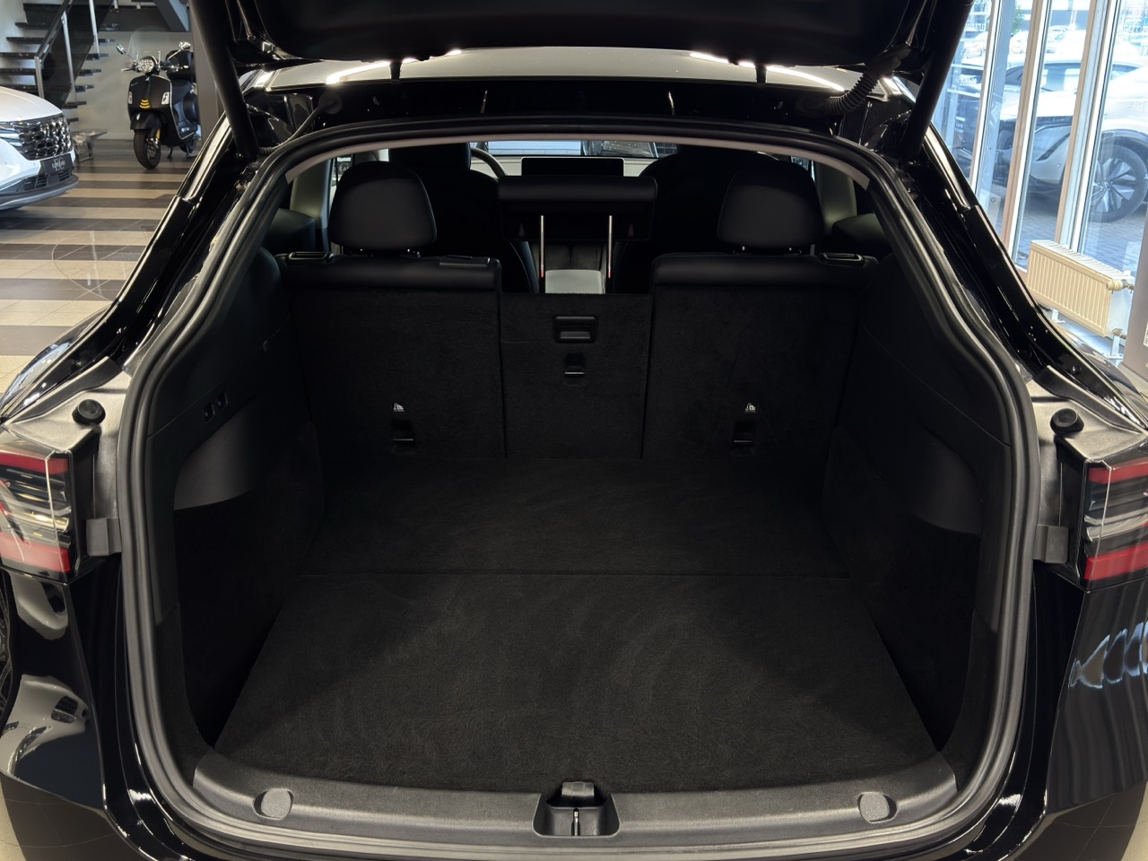 Car image 26