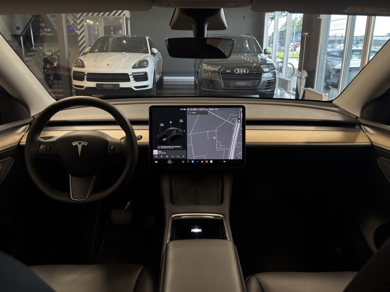Car image 9