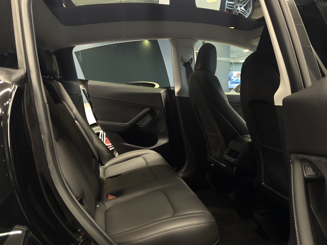Car image 21