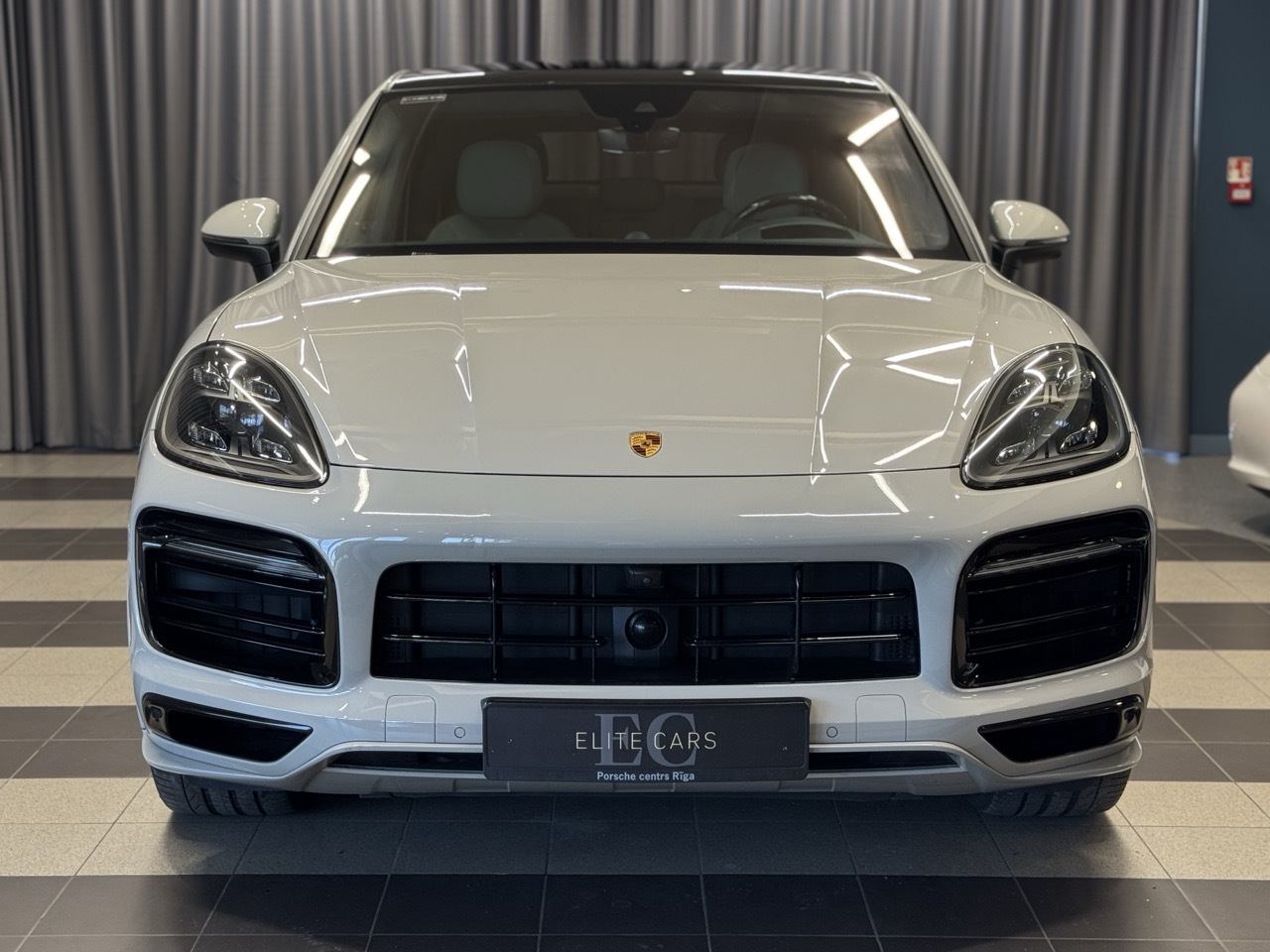 Car image 2