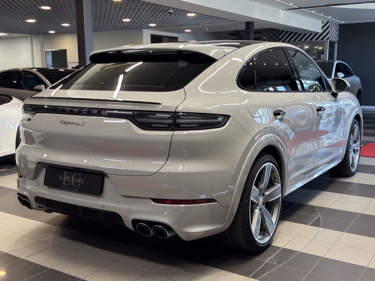 Car image 4