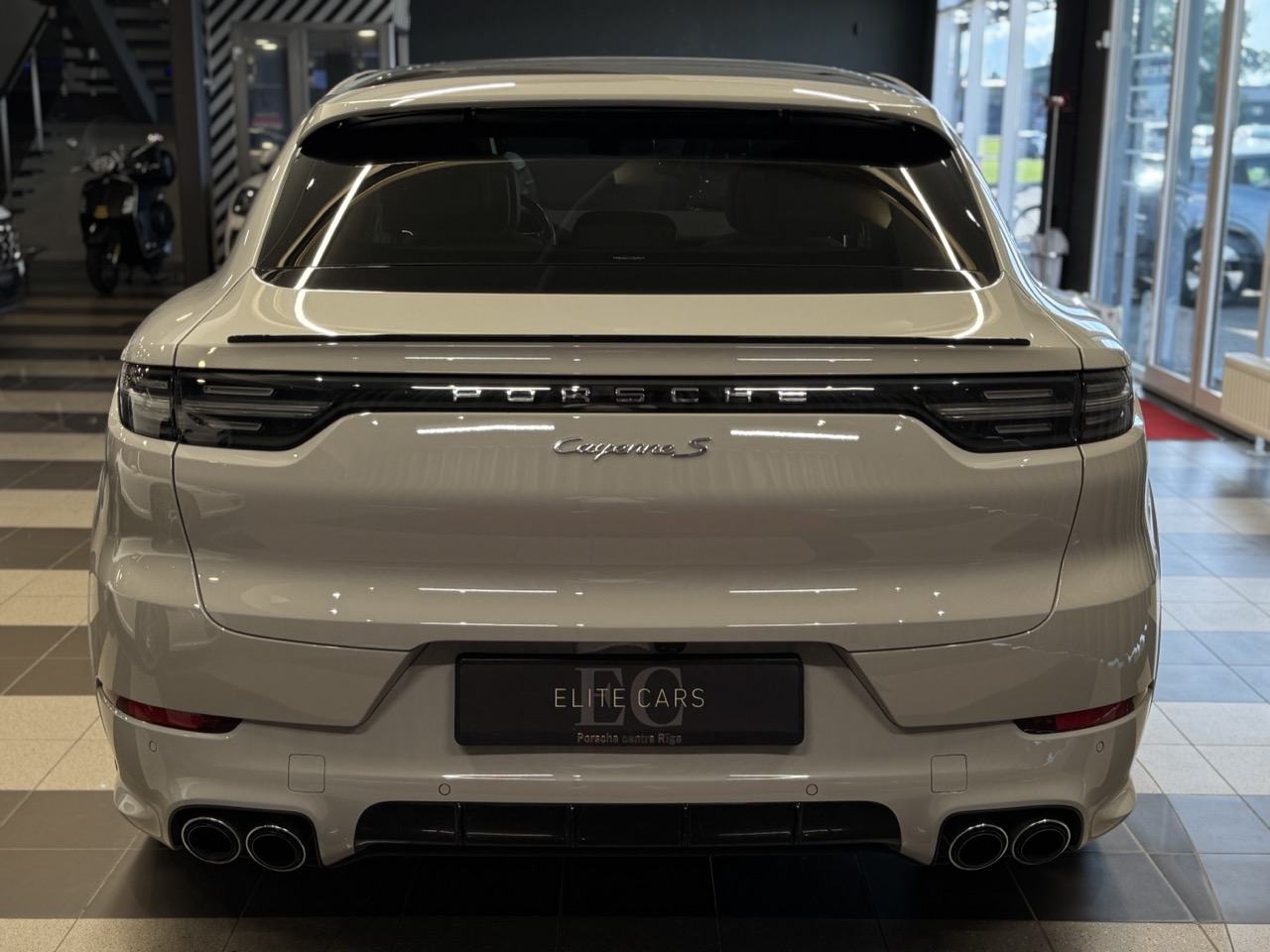 Car image 5