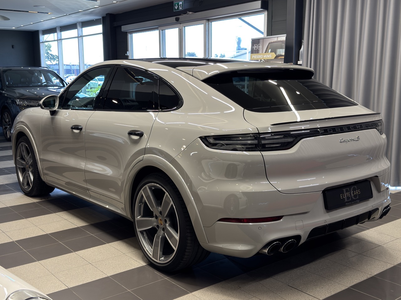 Car image 6