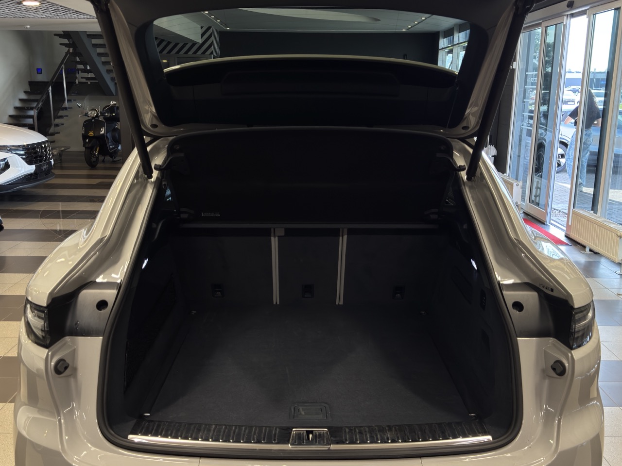 Car image 31