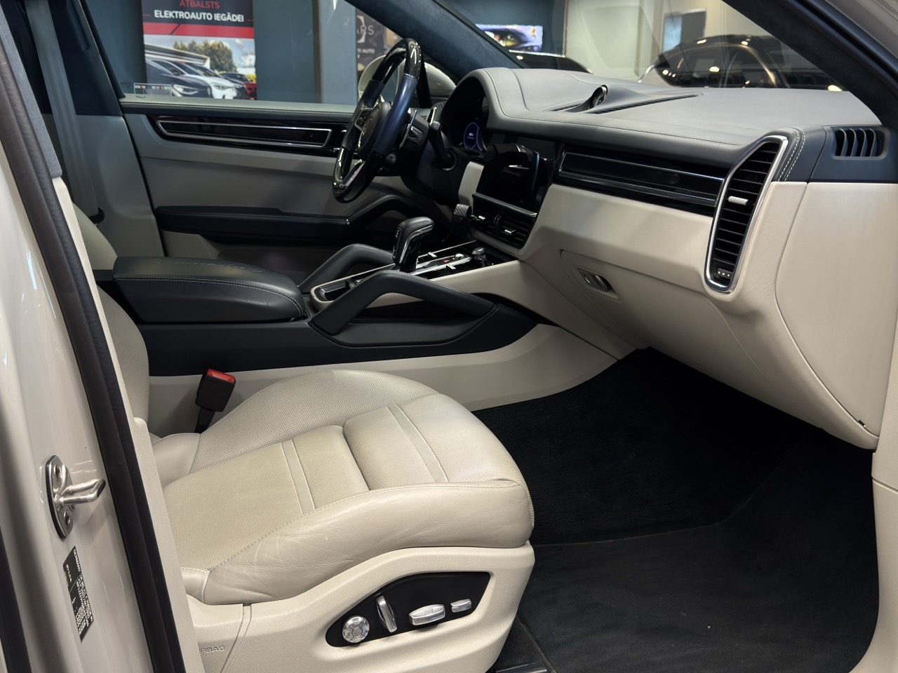 Car image 22
