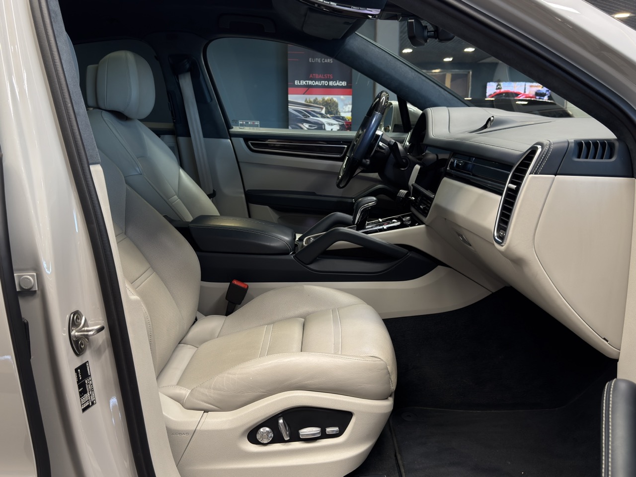 Car image 21