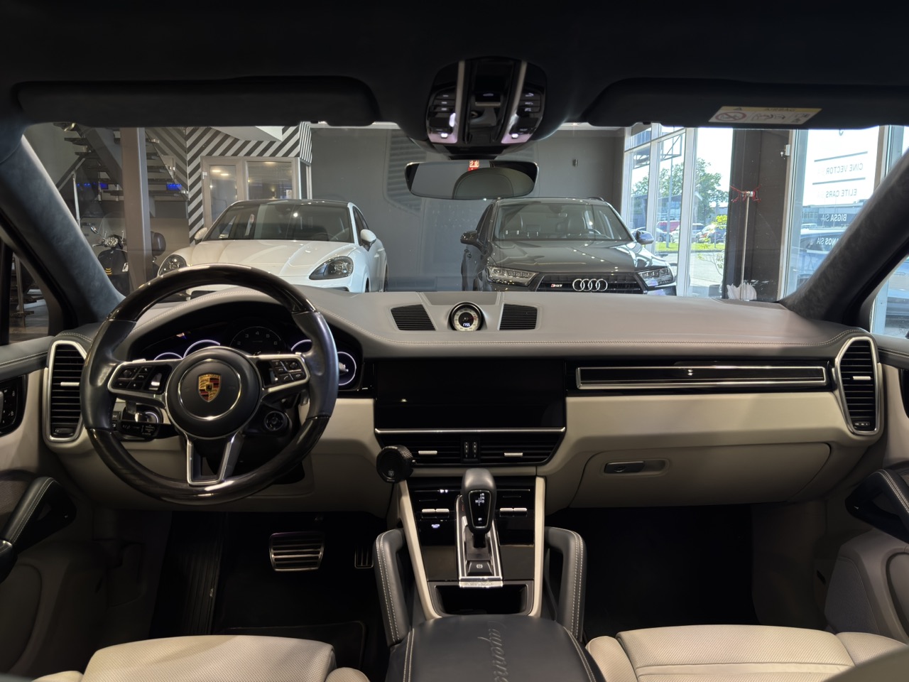 Car image 9