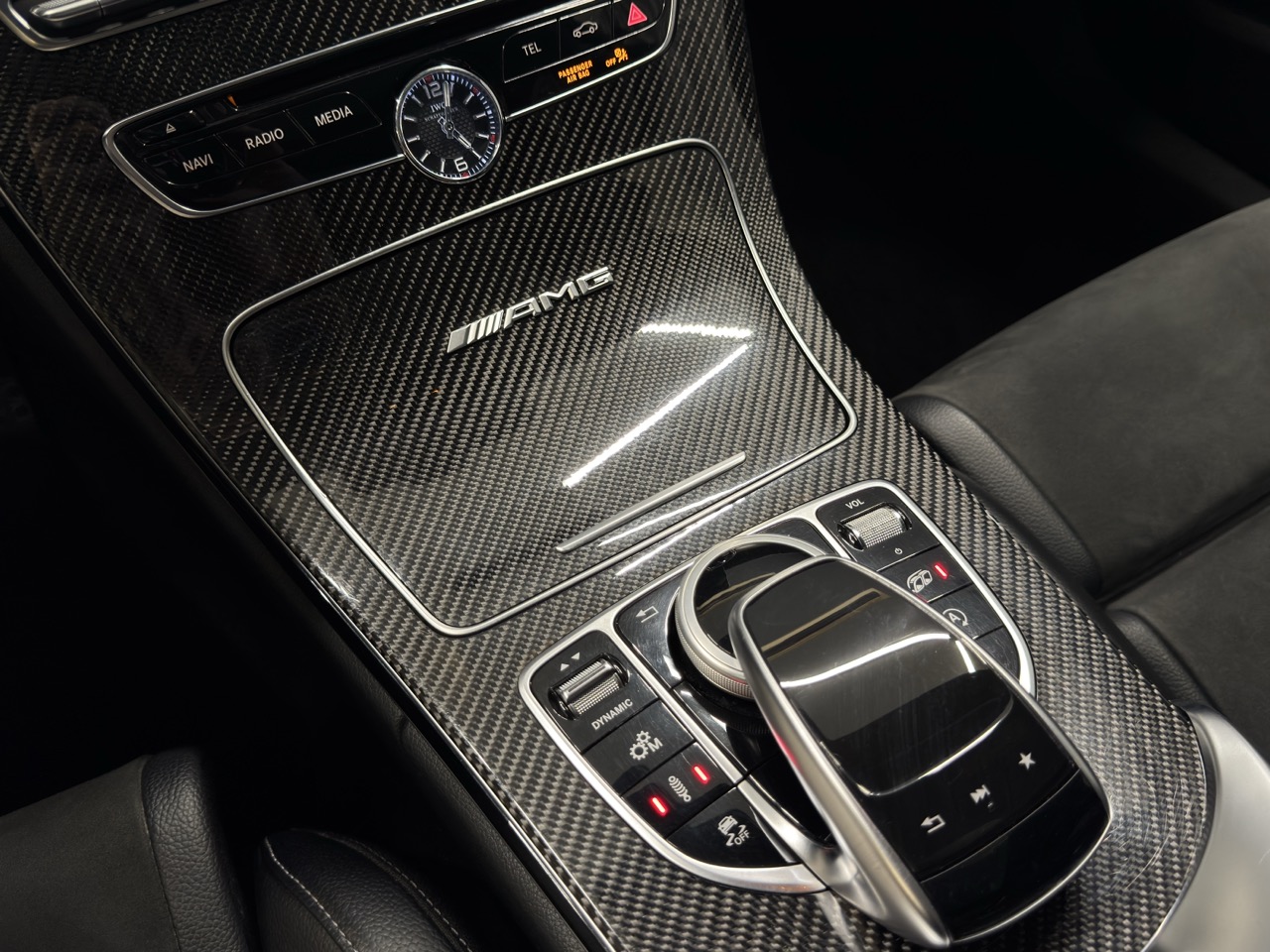 Car image 24