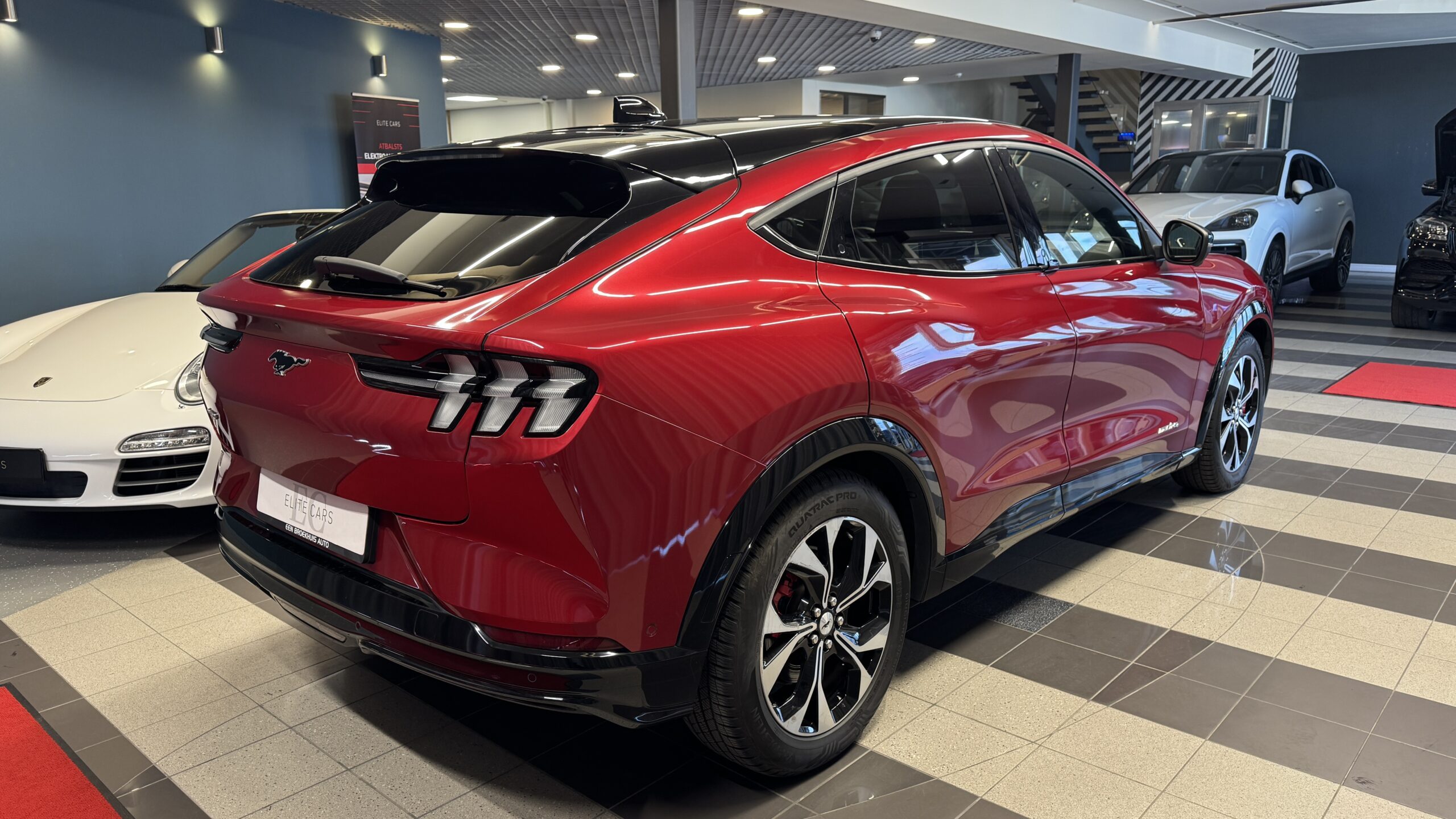 Car image 4