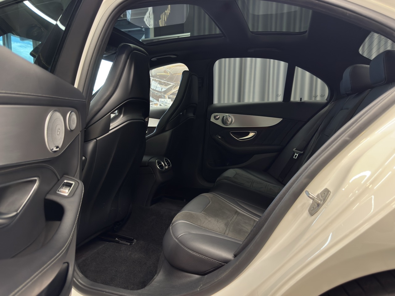 Car image 29