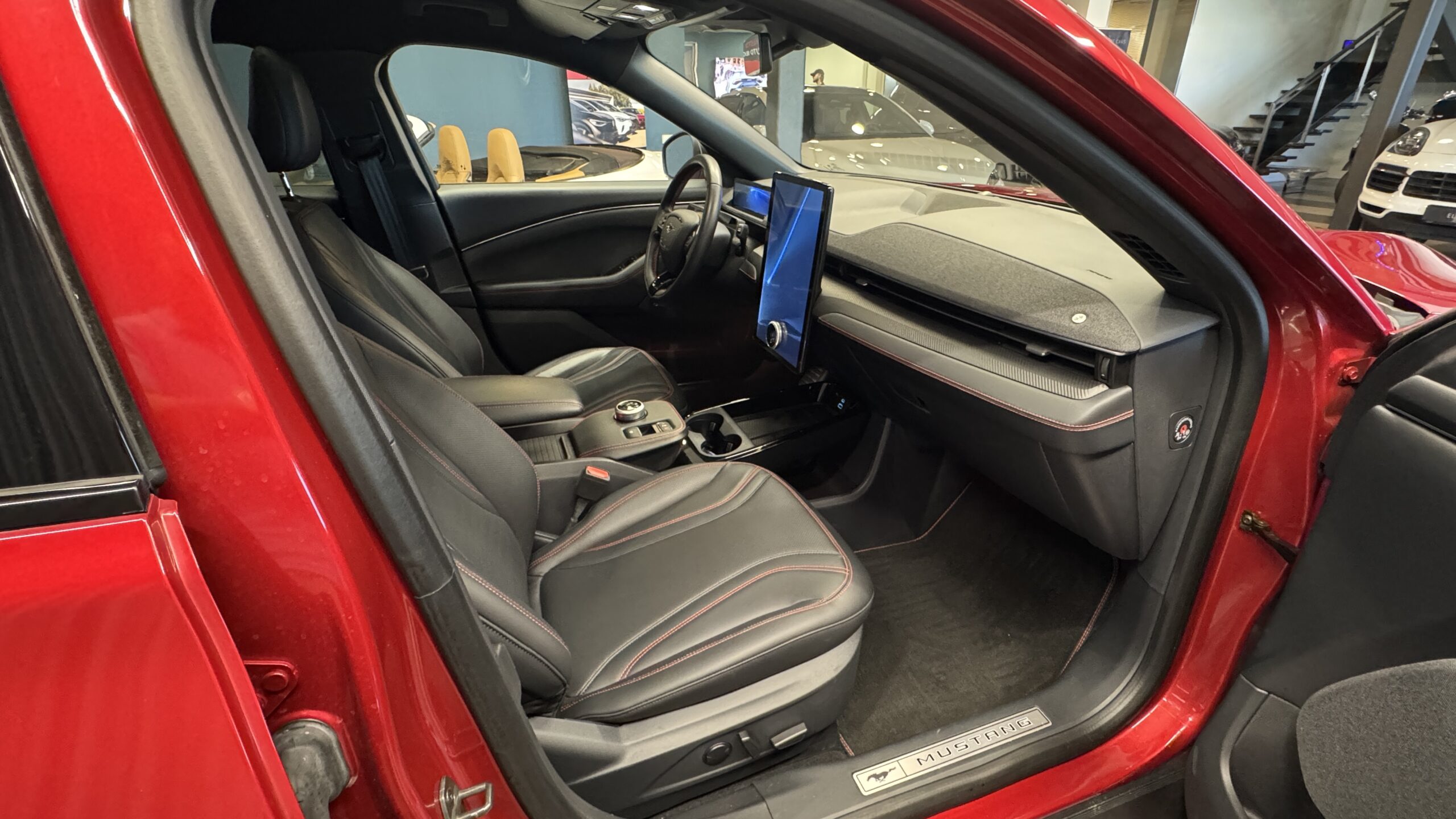 Car image 9