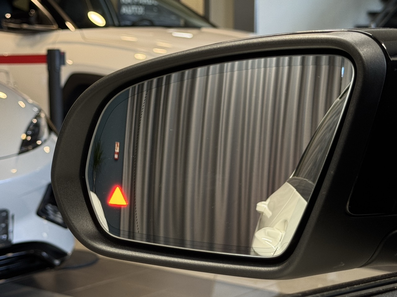 Car image 28