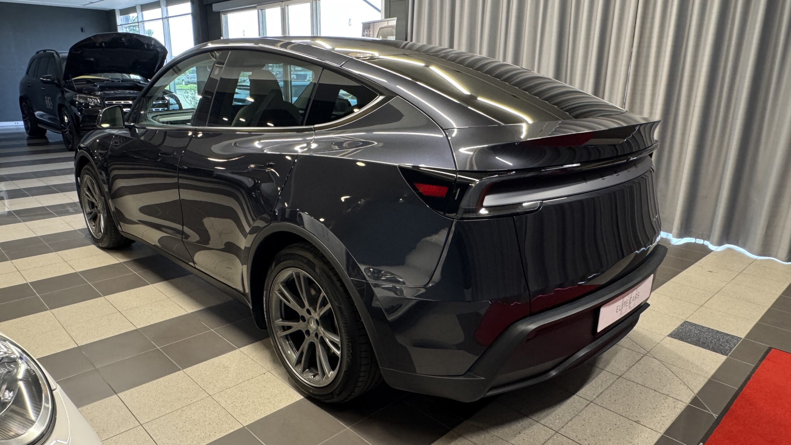 Car image 6