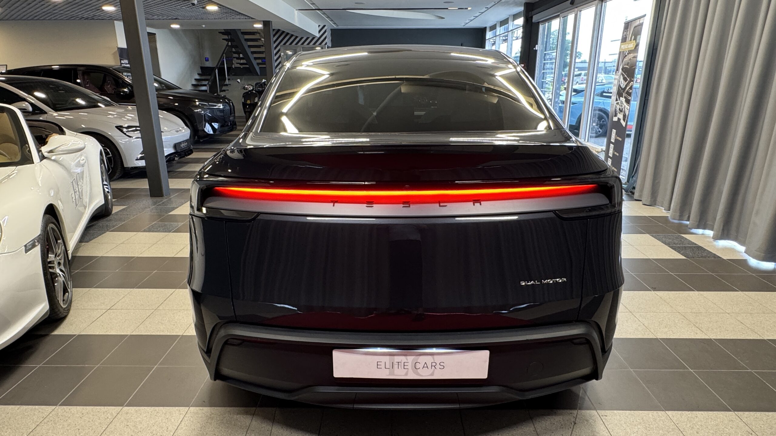 Car image 8