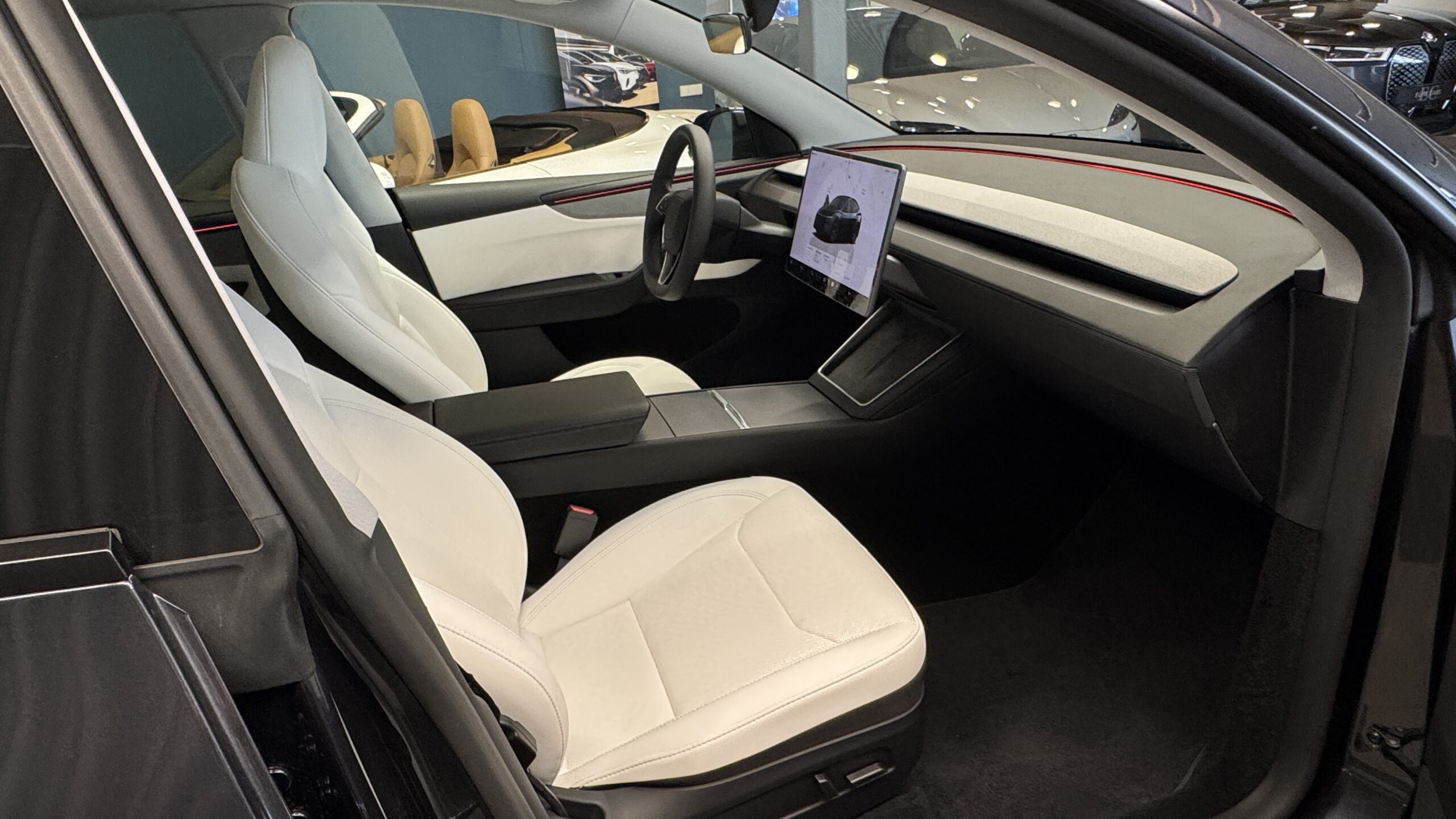 Car image 9