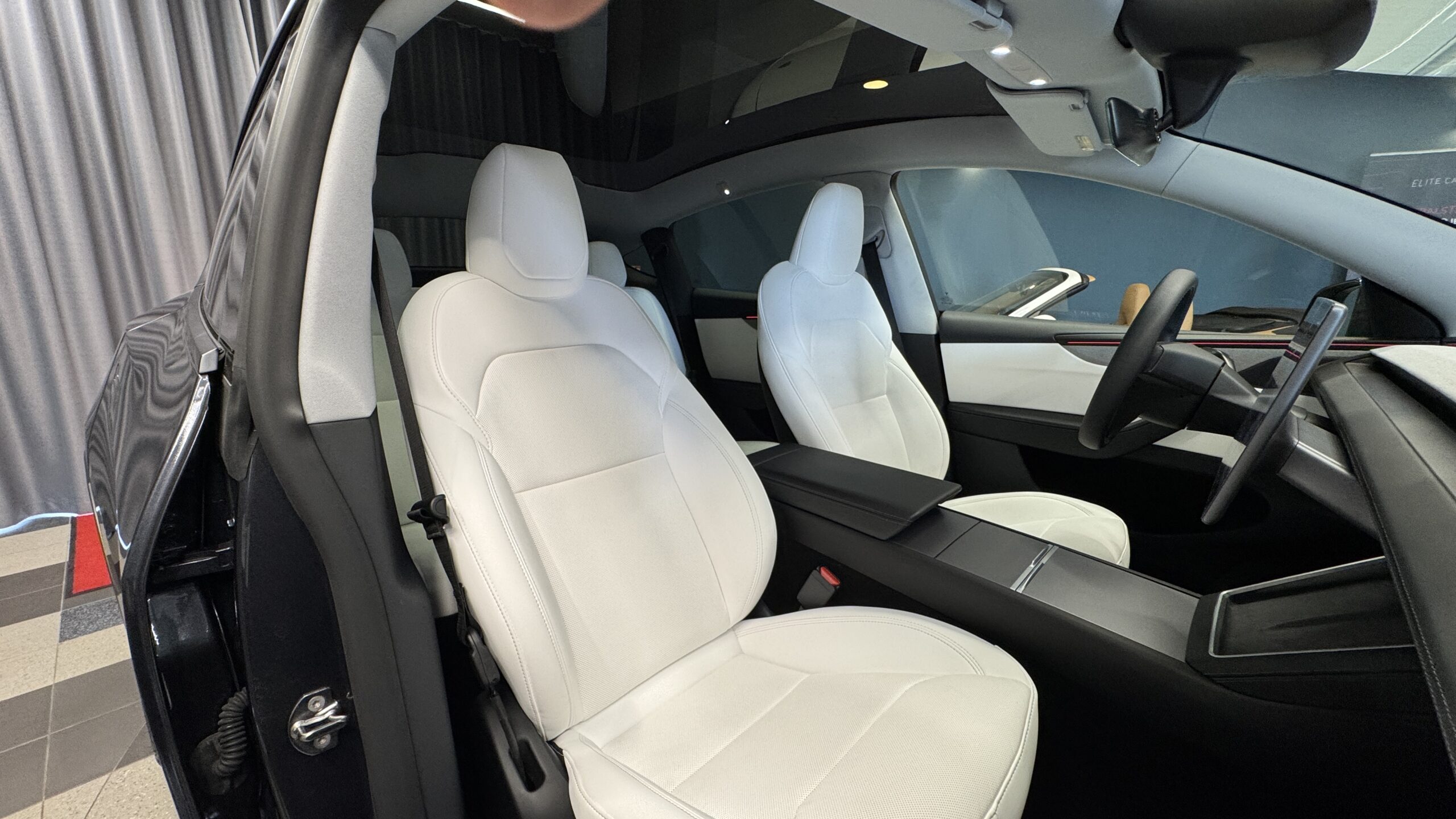 Car image 10