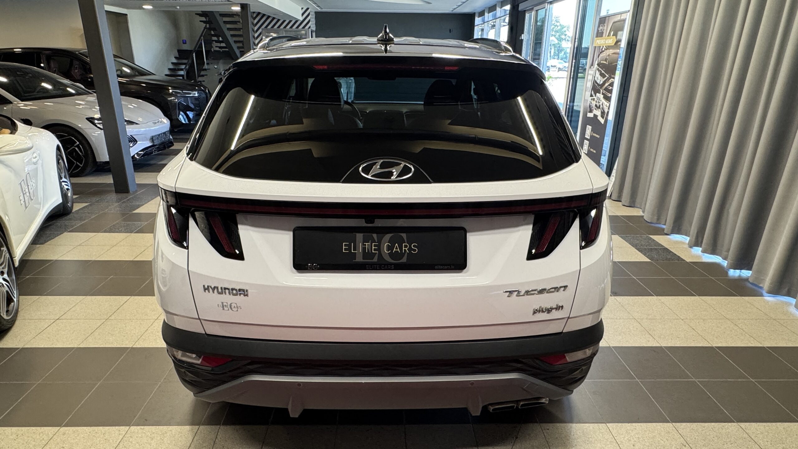 Car image 5