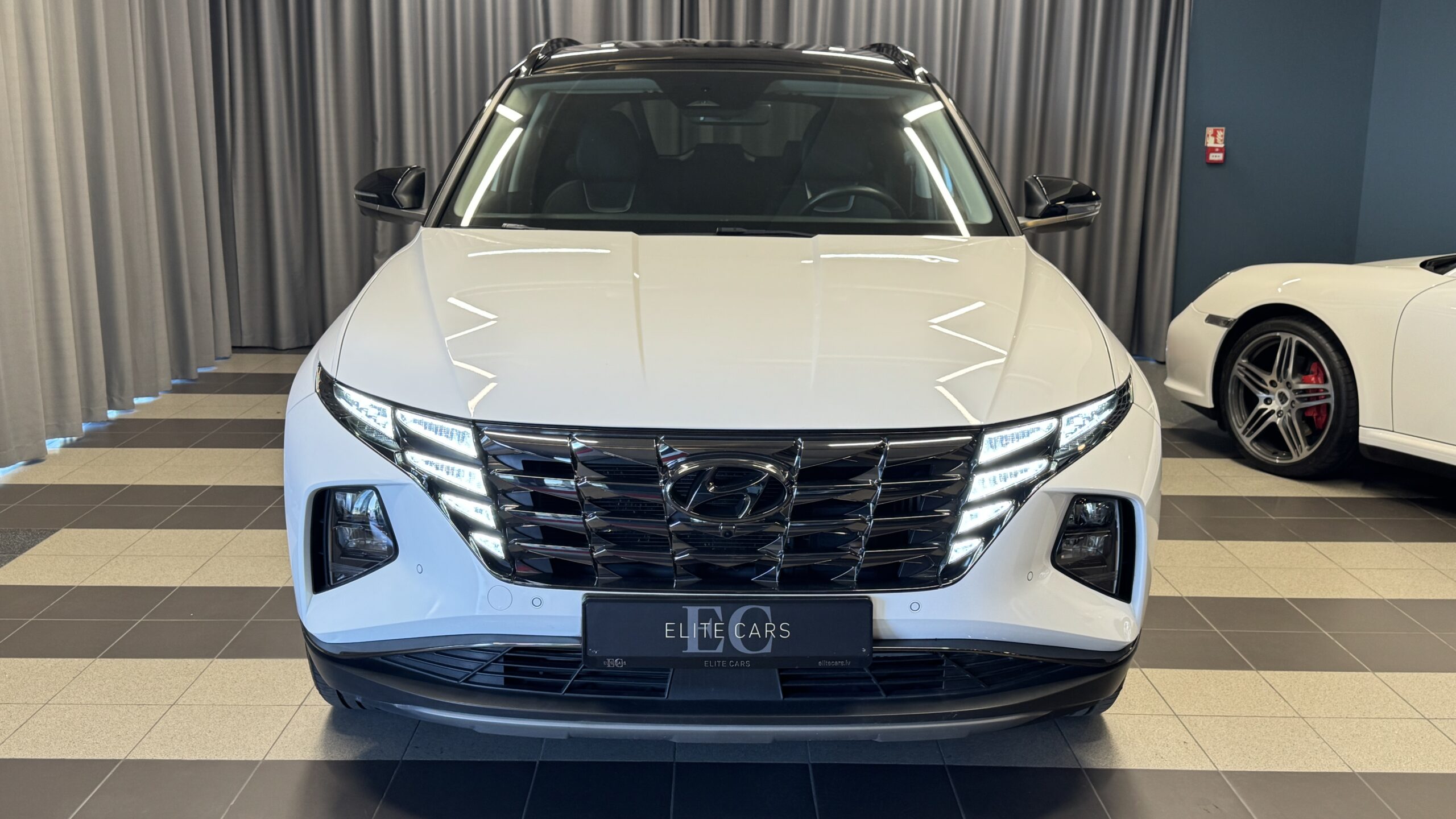 Car image 7