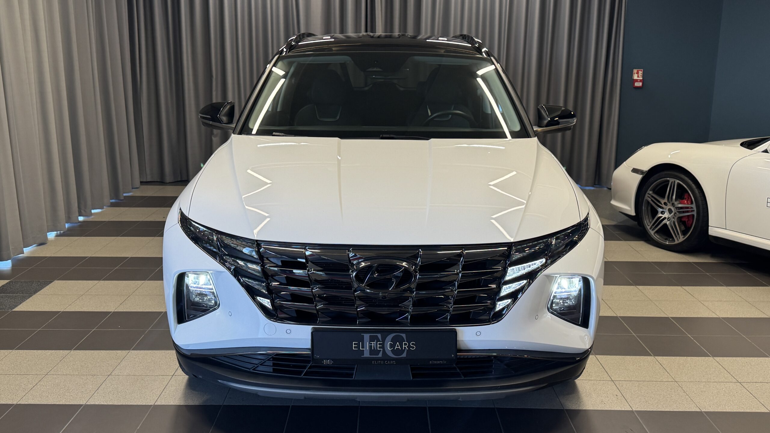 Car image 8