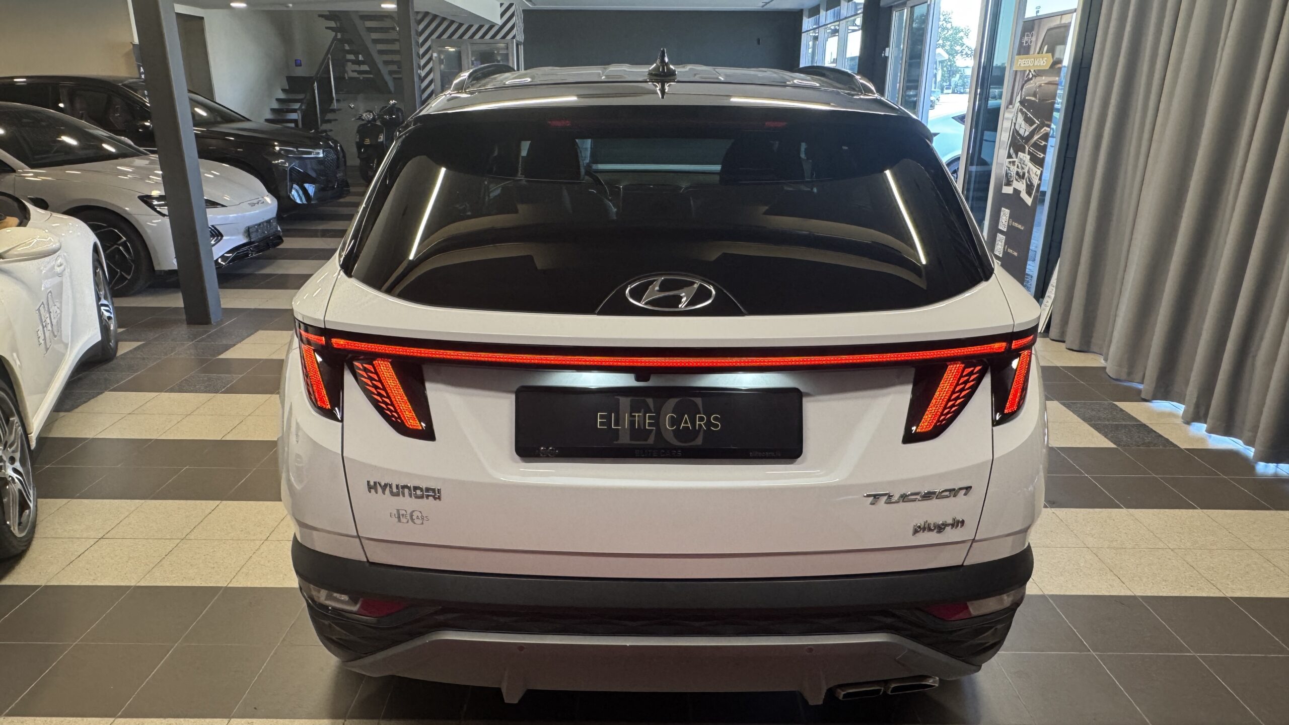 Car image 9