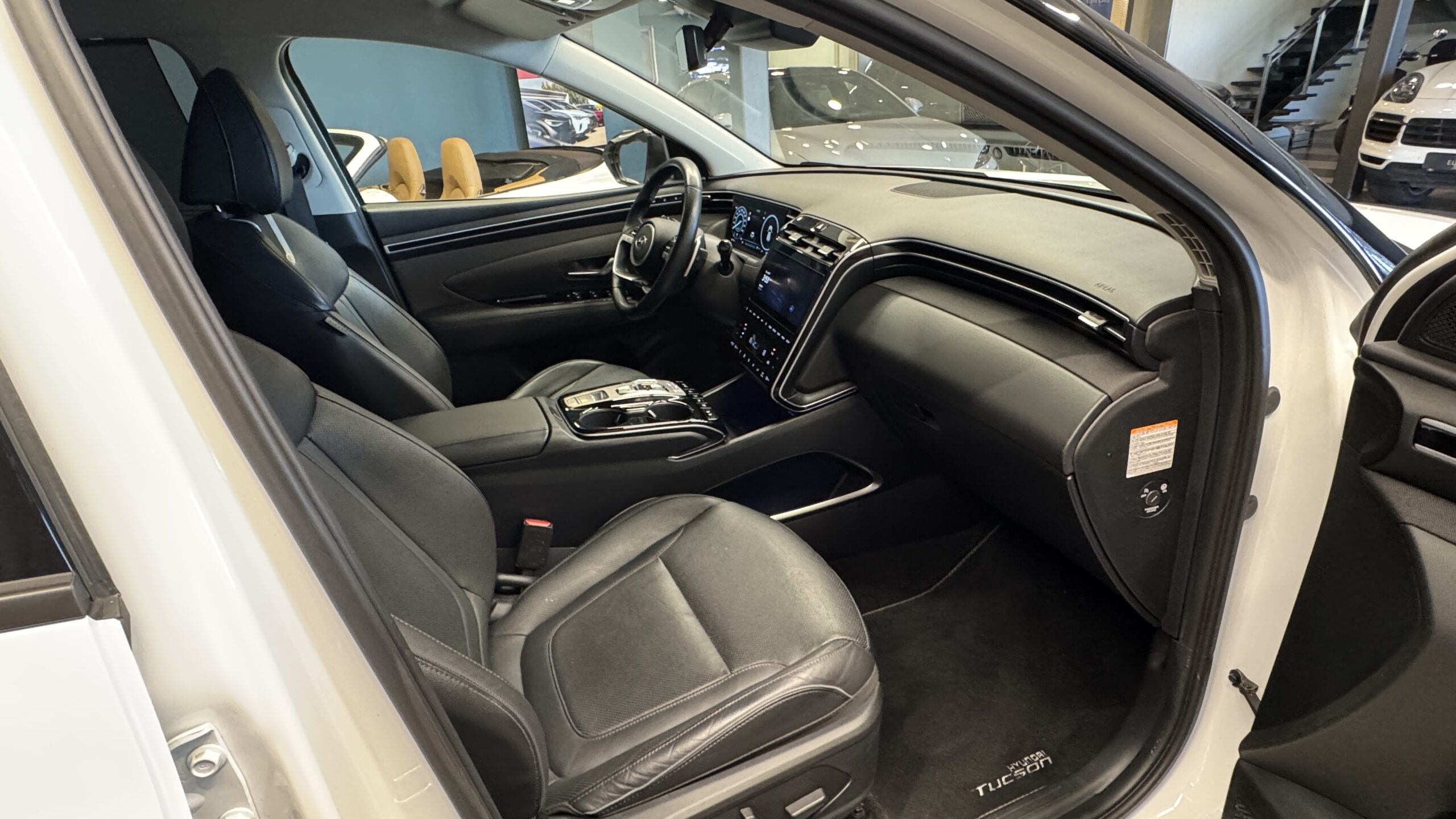 Car image 10