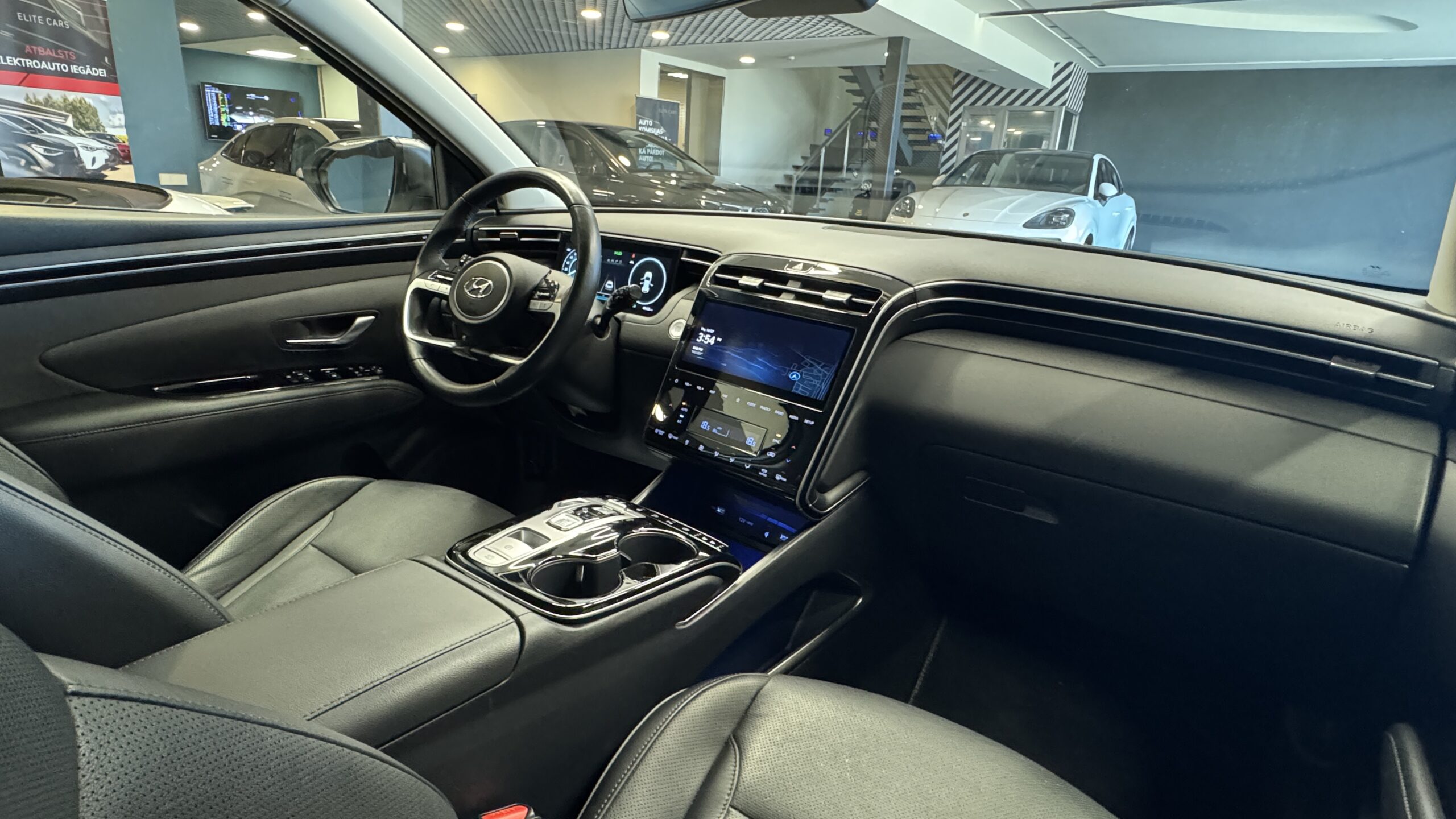 Car image 12