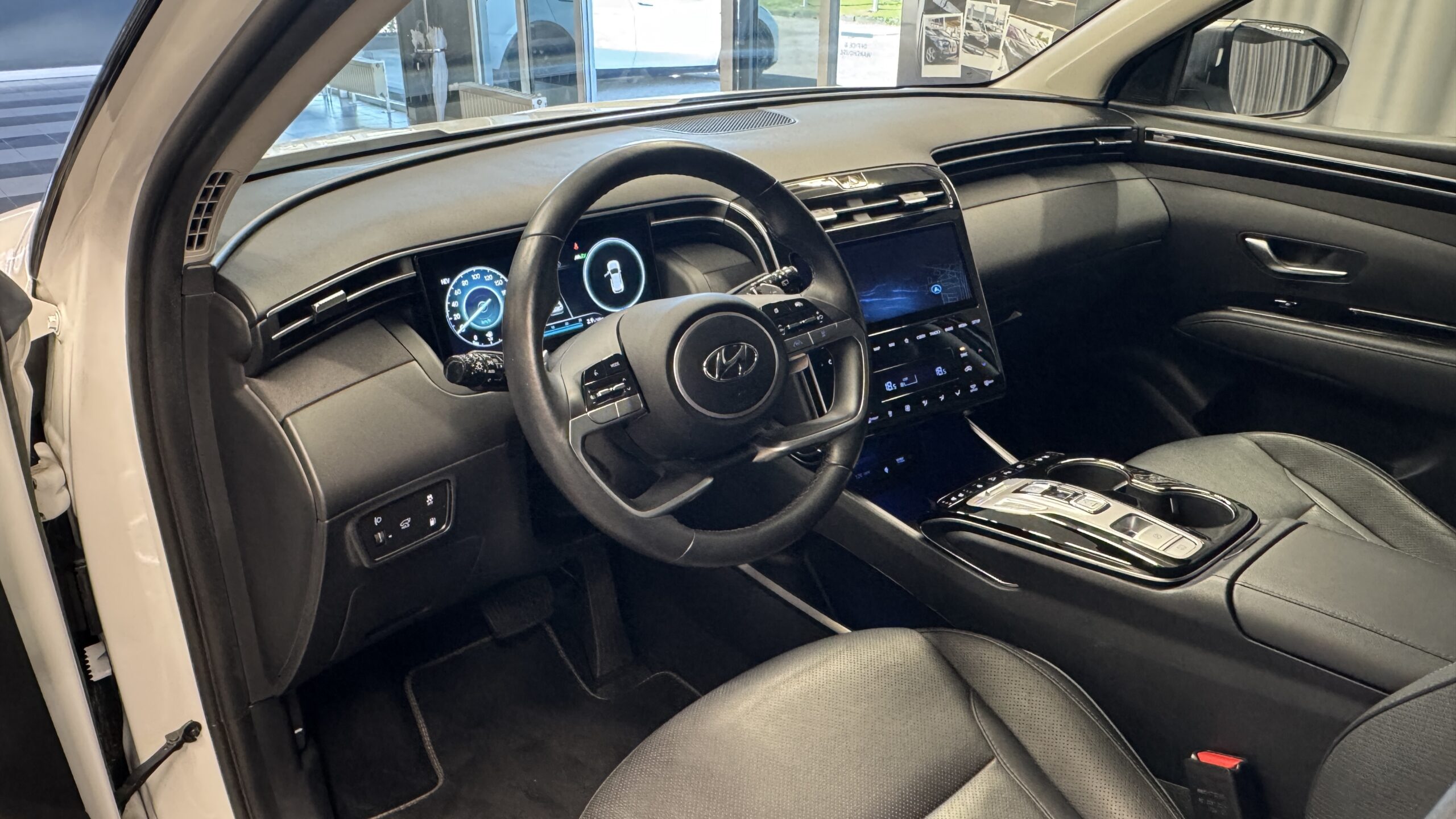 Car image 23
