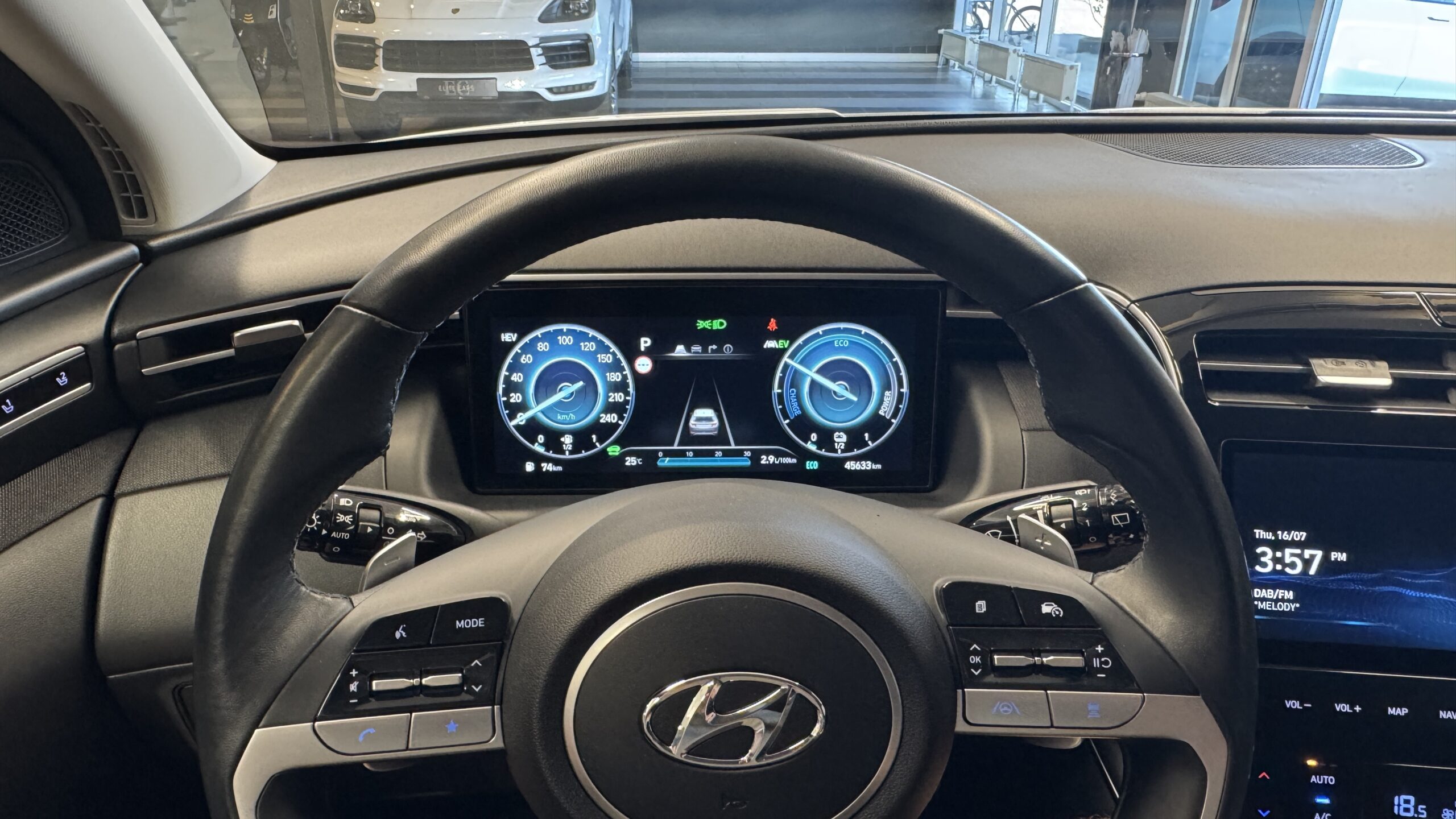 Car image 25