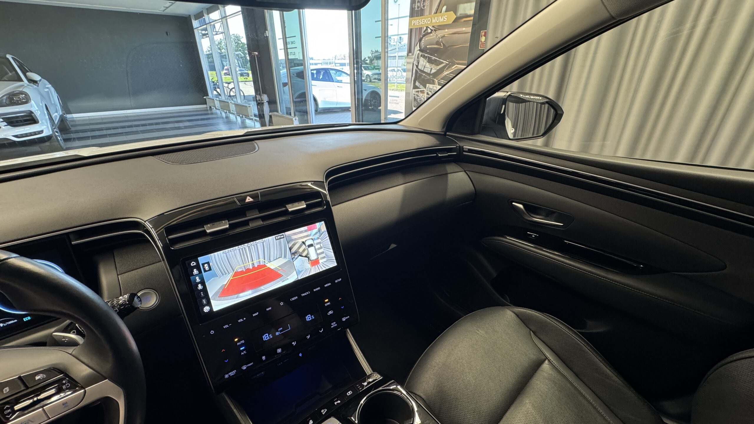 Car image 29