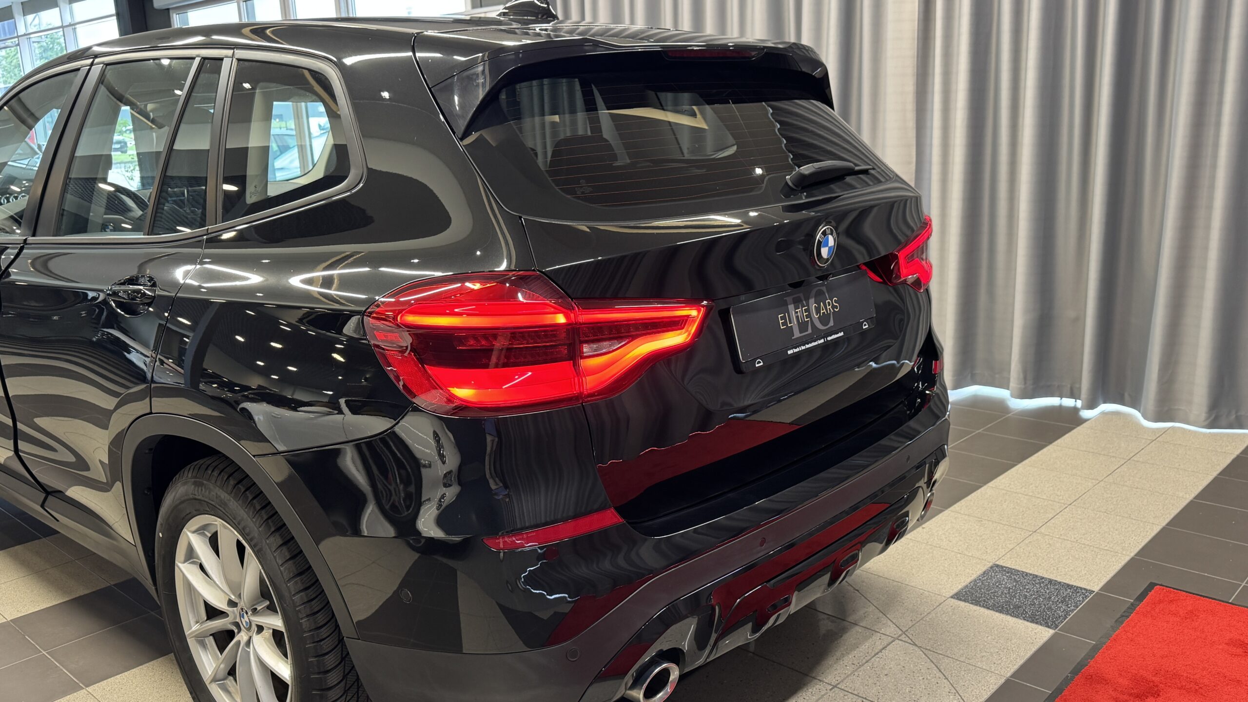 Car image 8