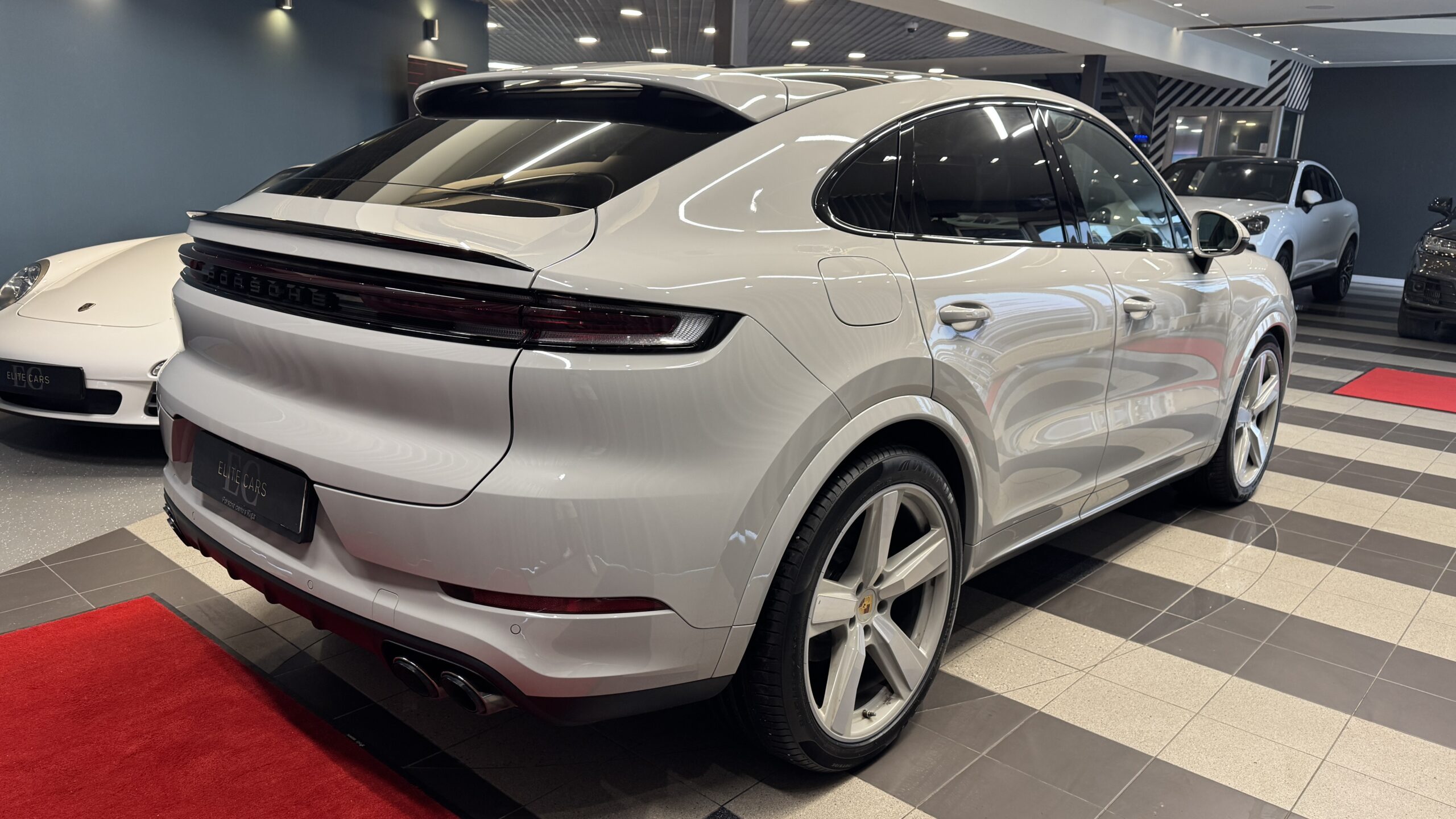 Car image 5