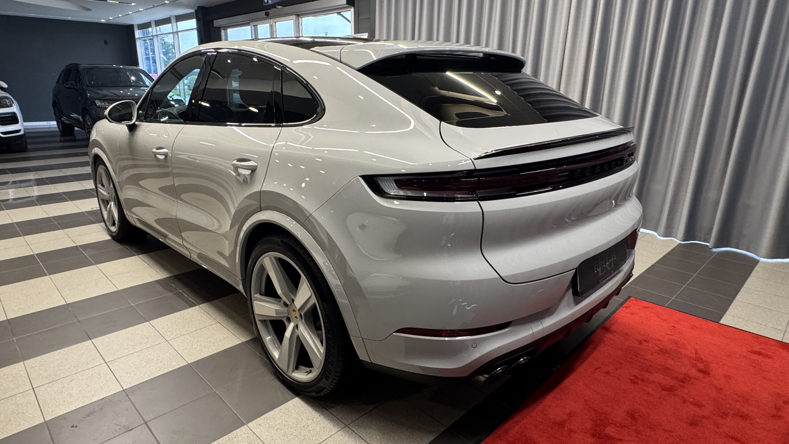 Car image 7