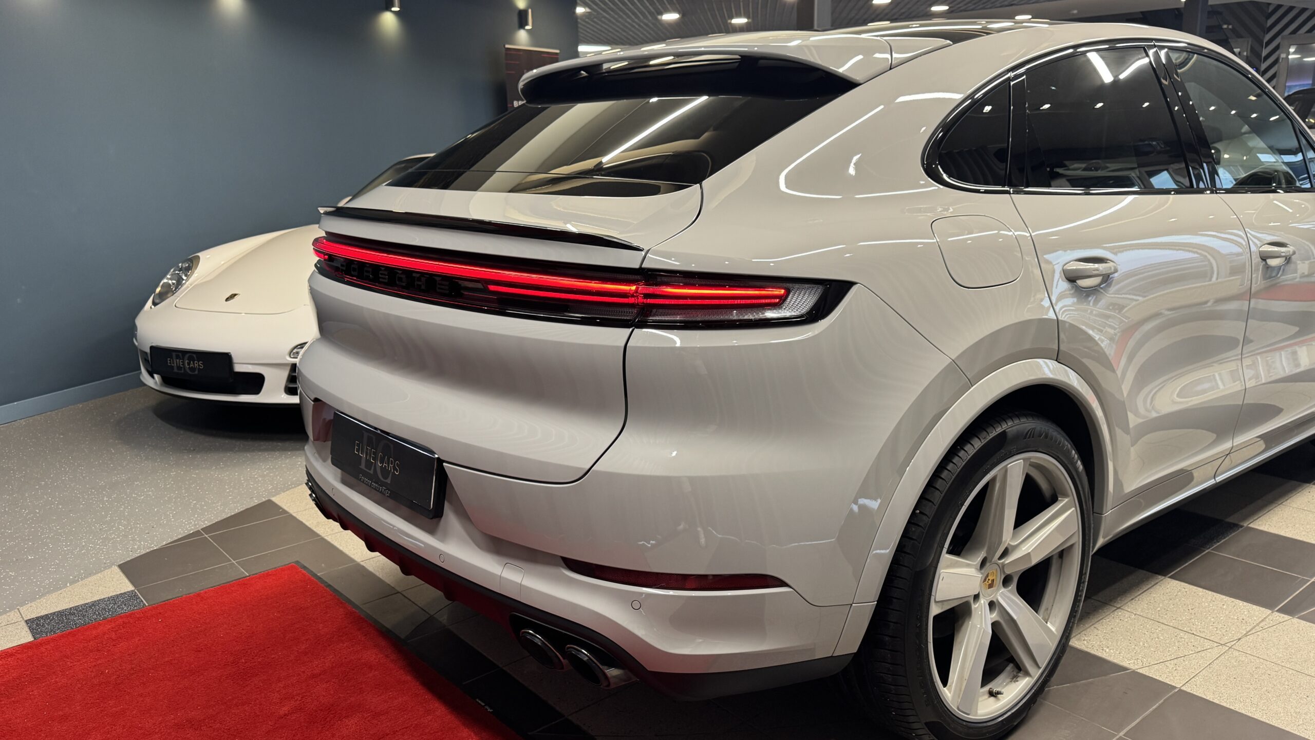 Car image 9
