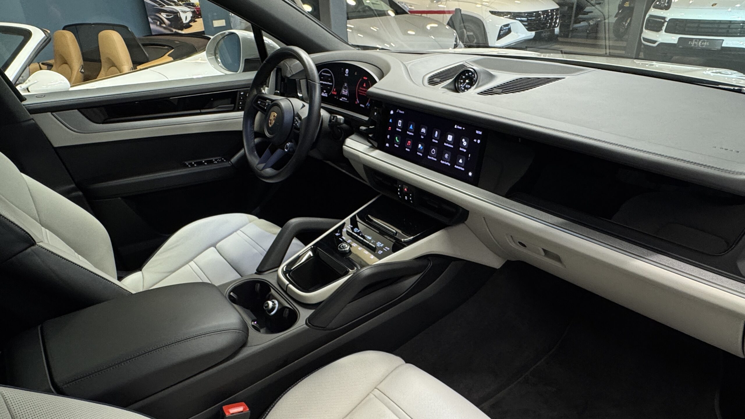Car image 12