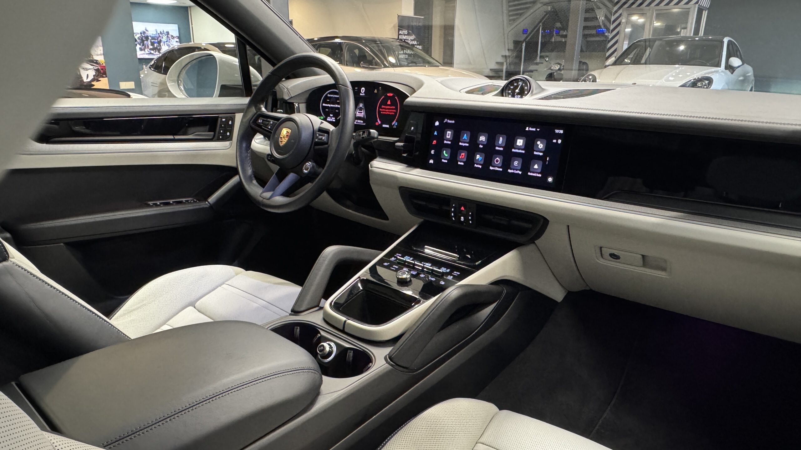 Car image 15