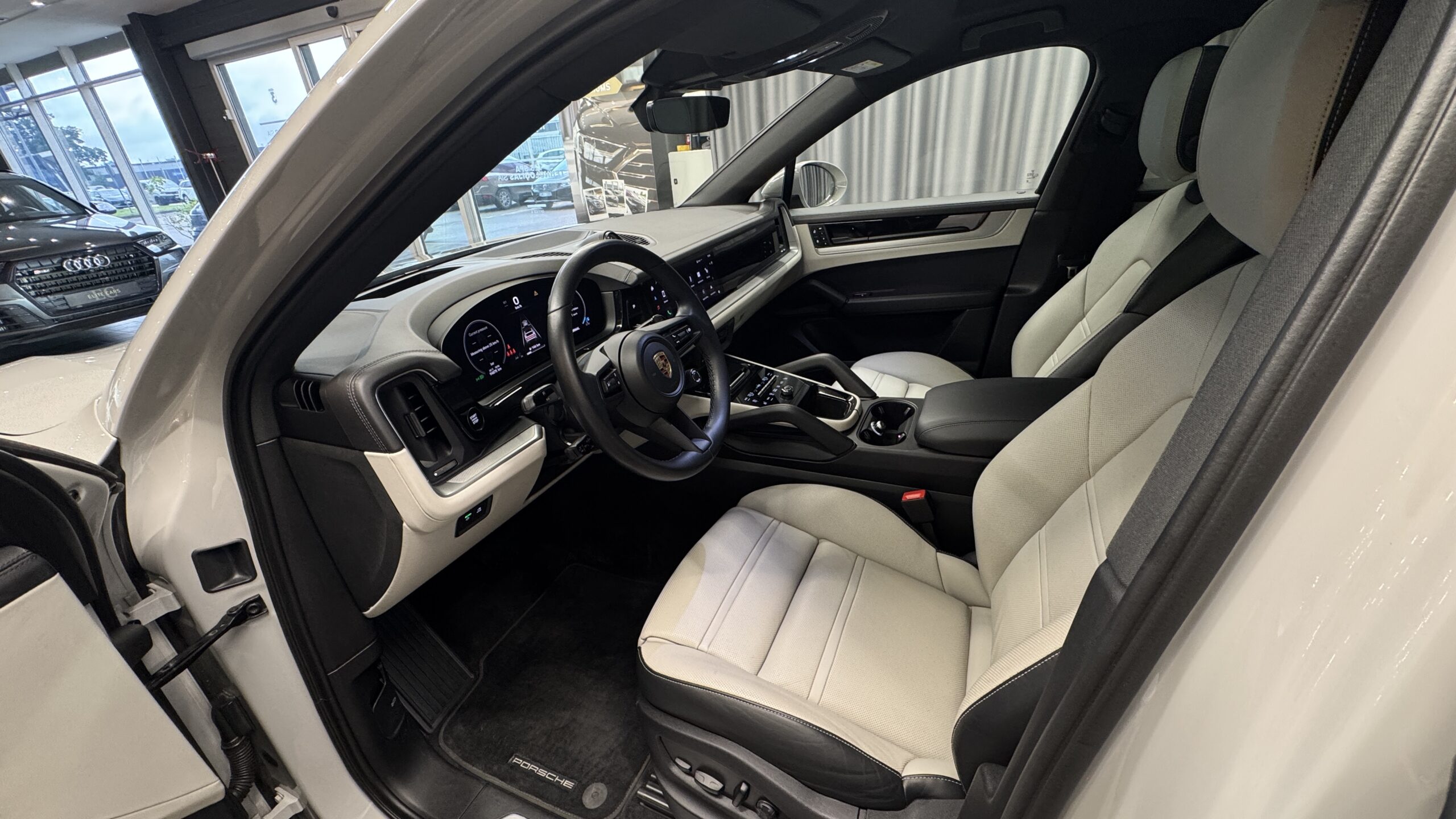 Car image 20