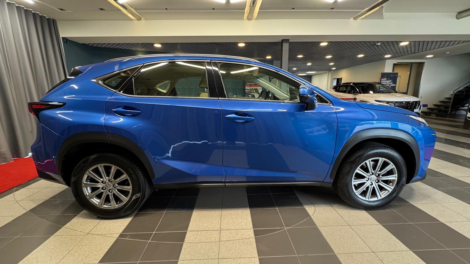Car image 6