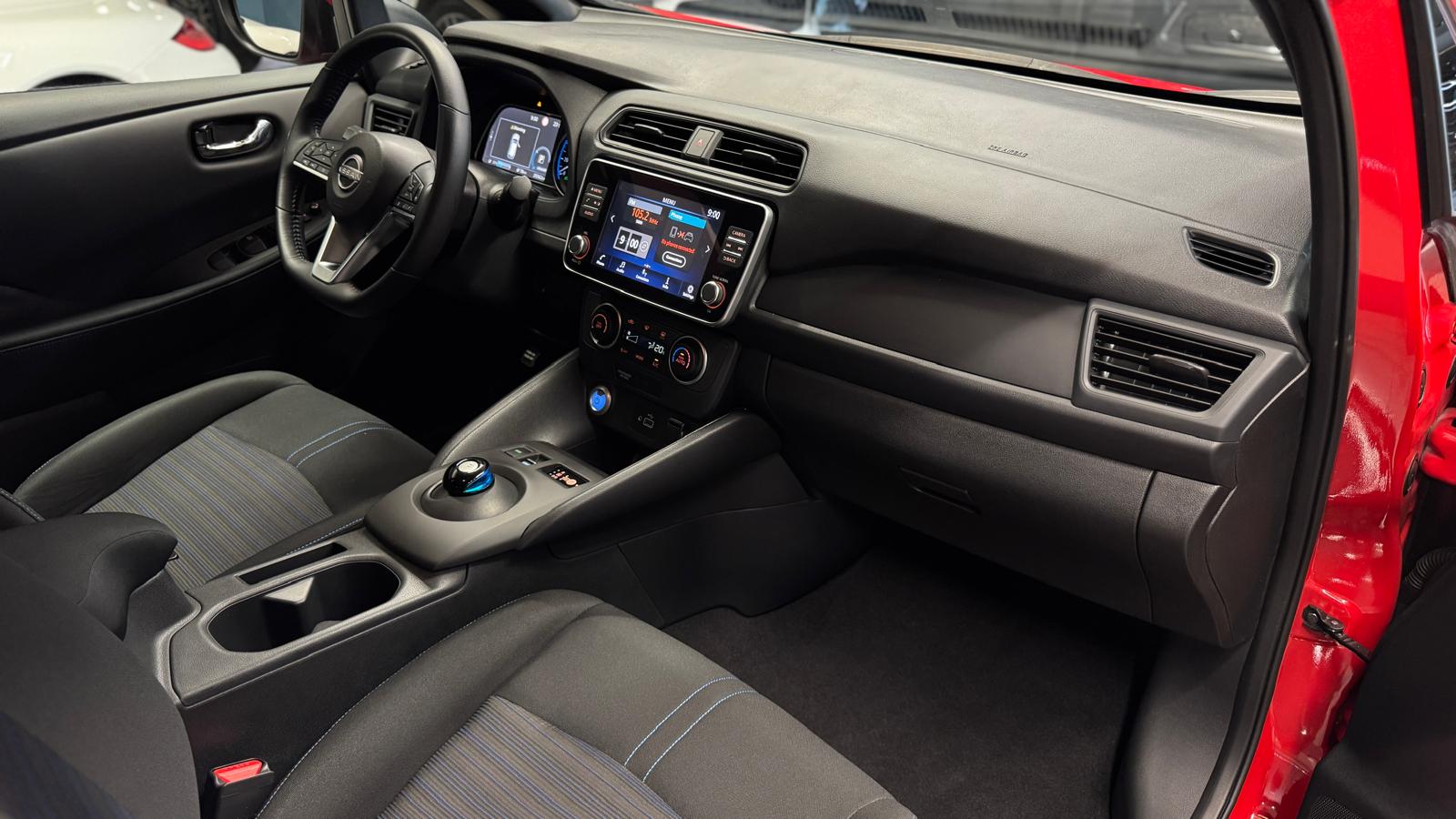 Car image 16