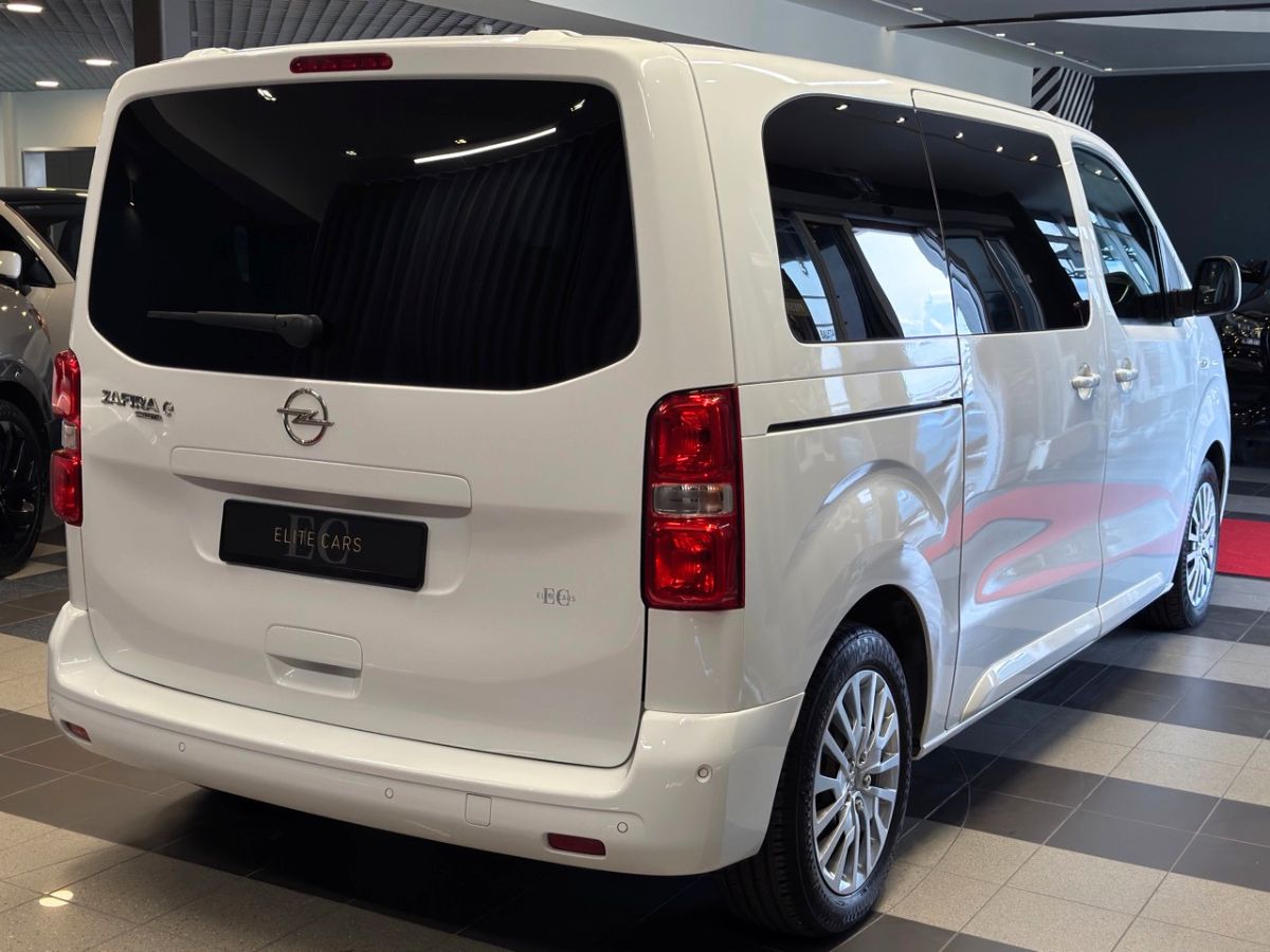 Opel Zafira ģimenes auto ar 7 vietām