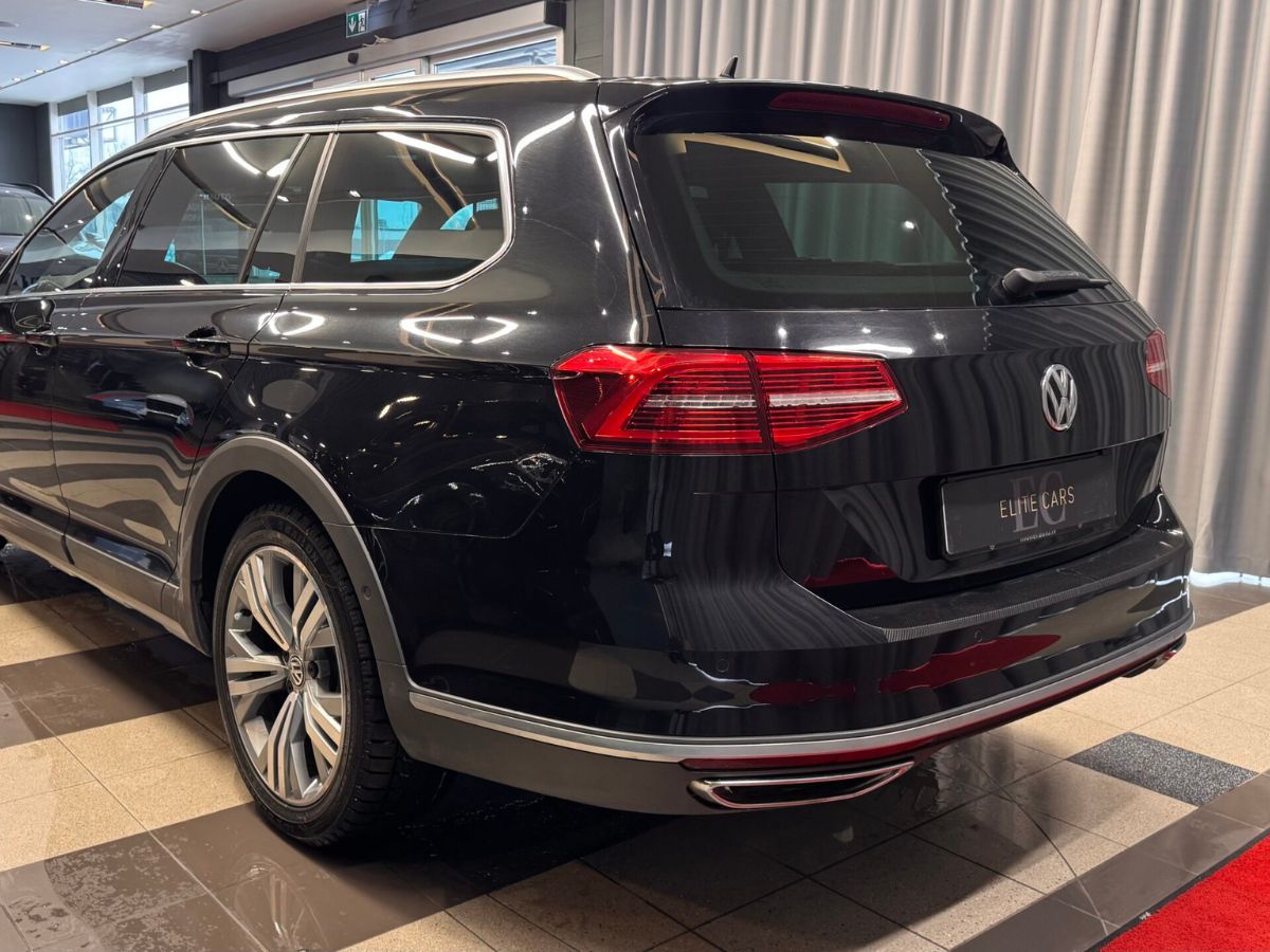 Volkswagen Passat ģimenes auto ar lielu bagāžnieku