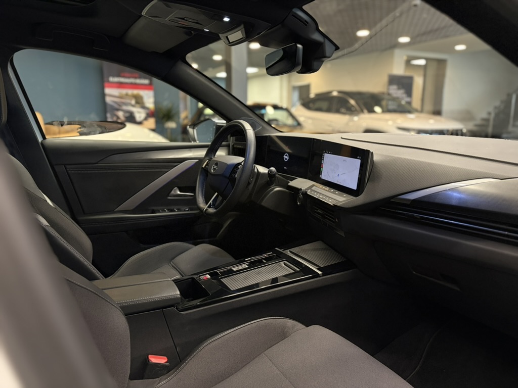 Car image 24