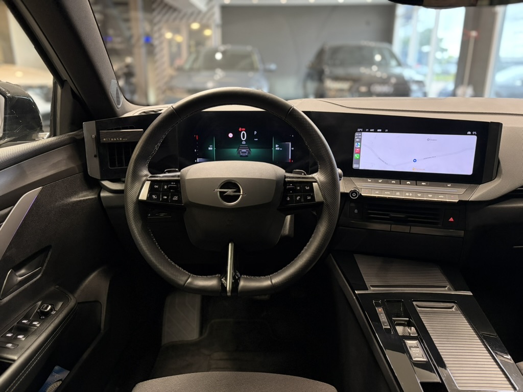 Car image 18