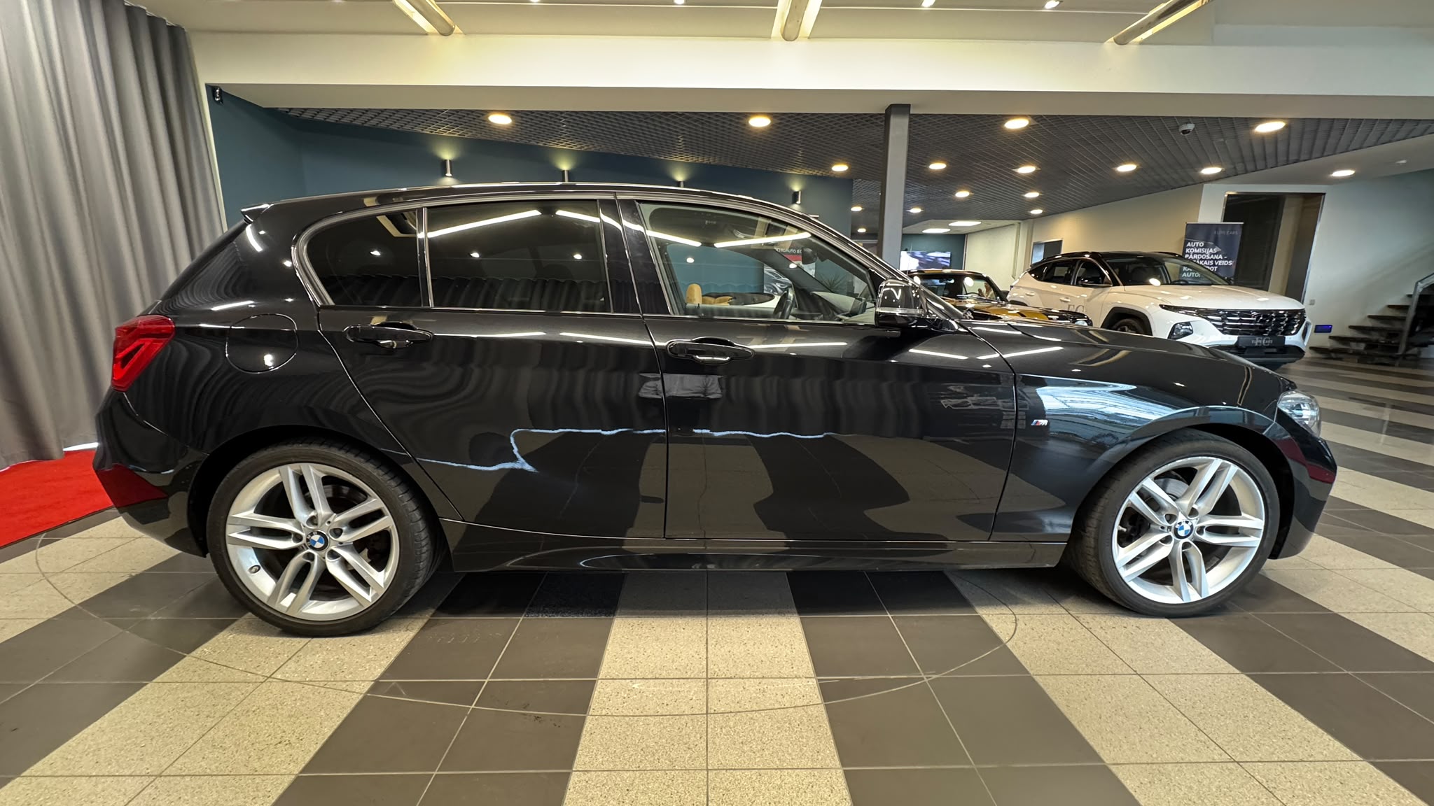 Car image 7
